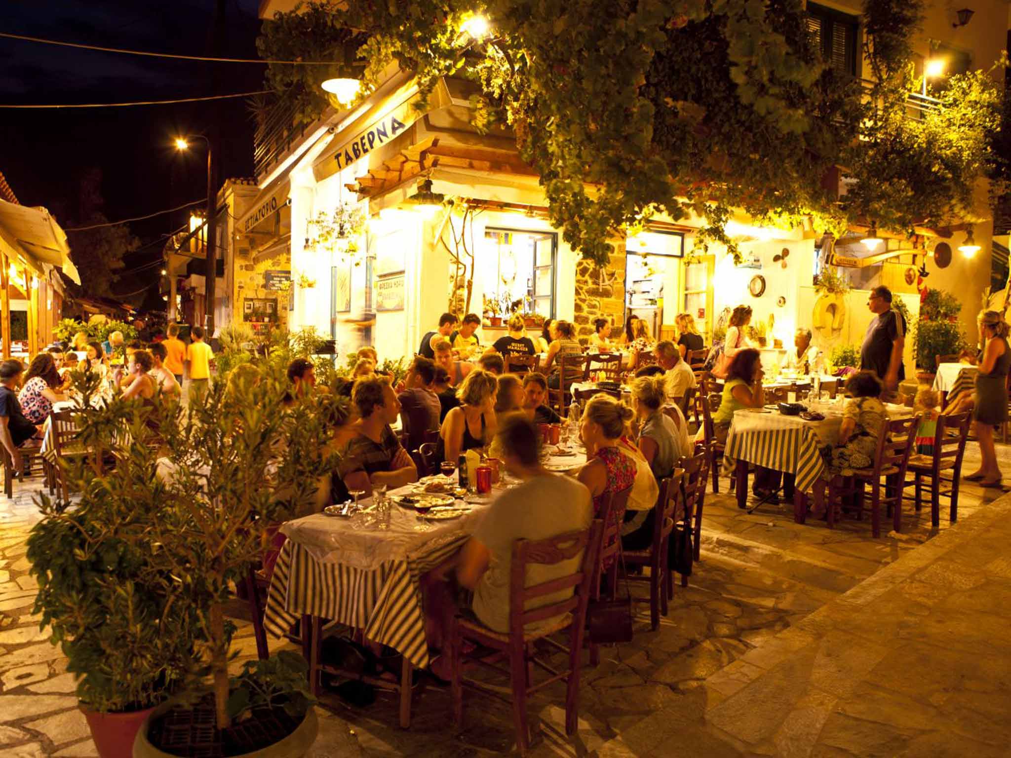 Taverna dining