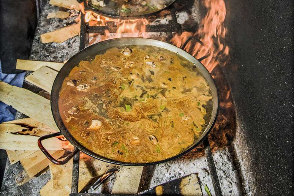 How to make the perfect paella: Guillermo Navarro says you're doing ...