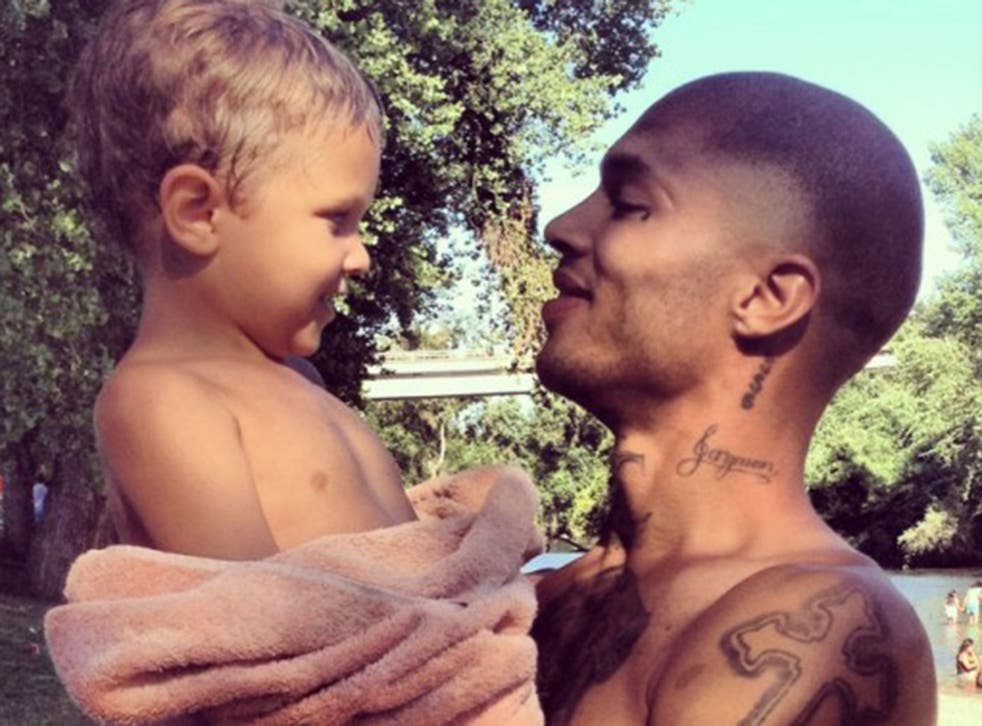 A page has been made to raise money to pay for the legal costs for Jeremy Meeks, the handsome man whose mugshot recently went viral, has been started up by his mother and has already been shared 1,400 times.