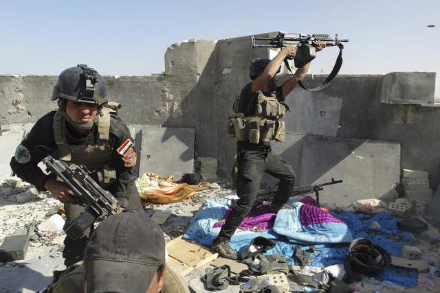 Members of the Iraqi Special Operations Forces take their positions during clashes with the al Qaeda-linked ISIS