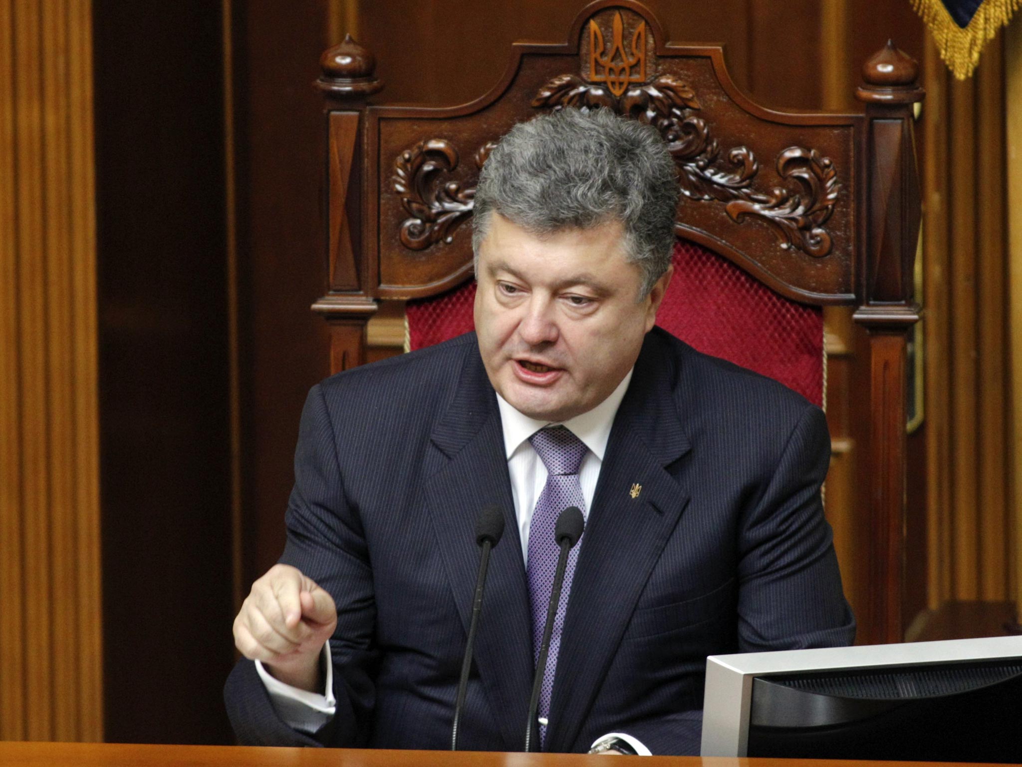 Petro Poroshenko will offer an amnesty to rebels in eastern regions who lay down their weapons