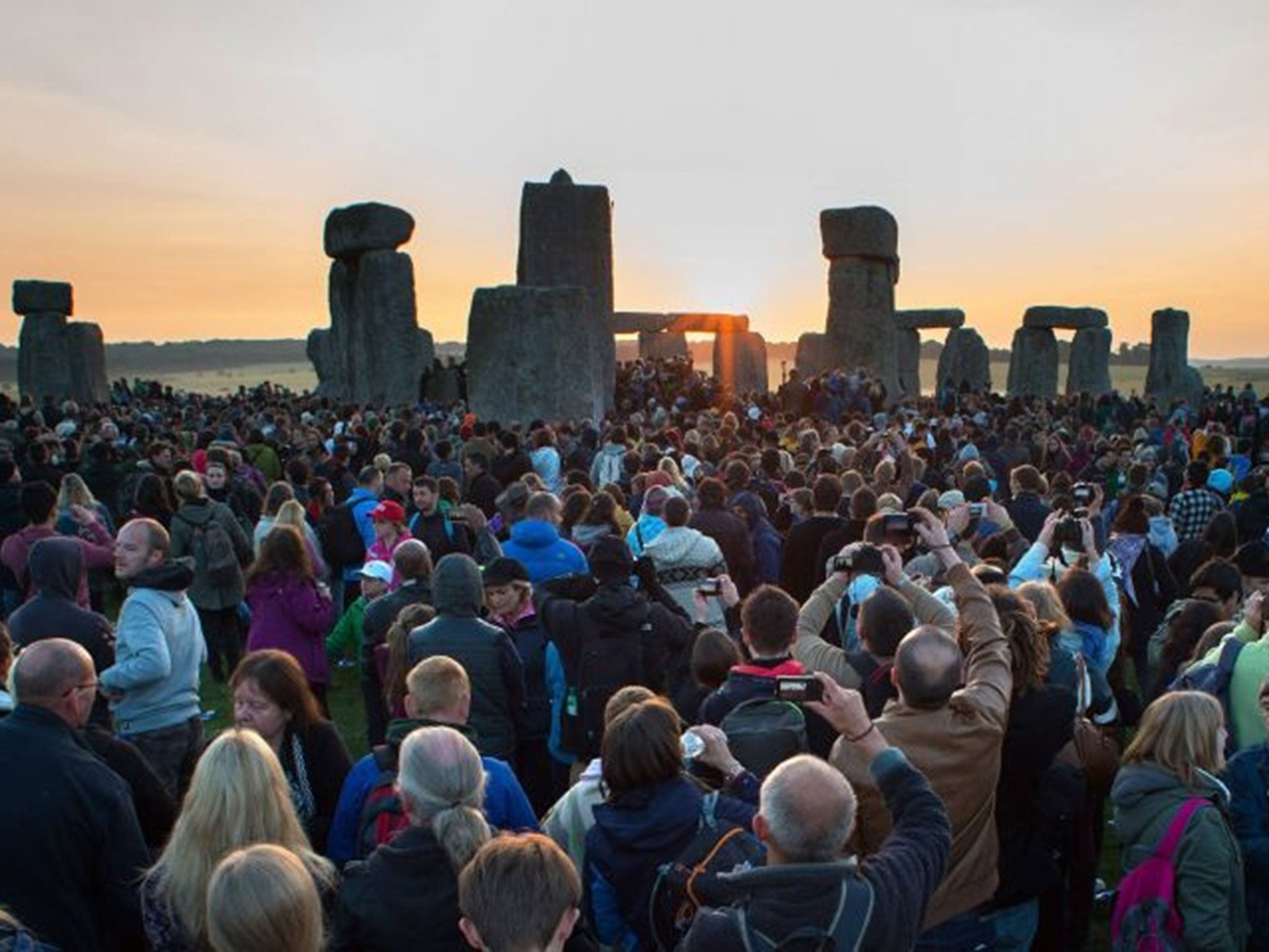 Thousands turn out to the summer solstice at Stonehenge The