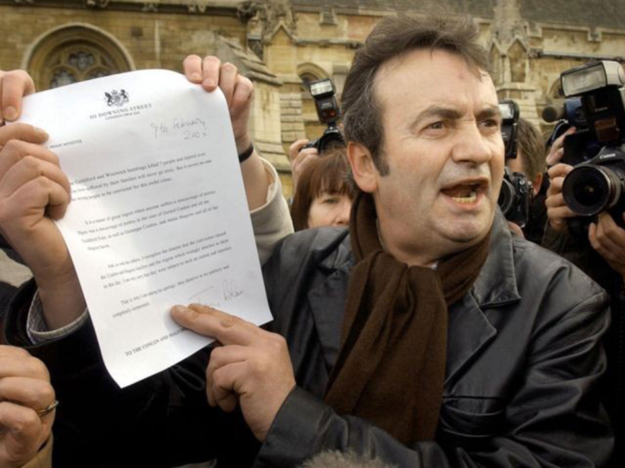 Gerry Conlon with Blair apology in 2005