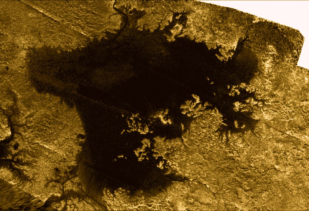 'Magic island' appears out of nowhere on Titan, Saturn's biggest moon ...