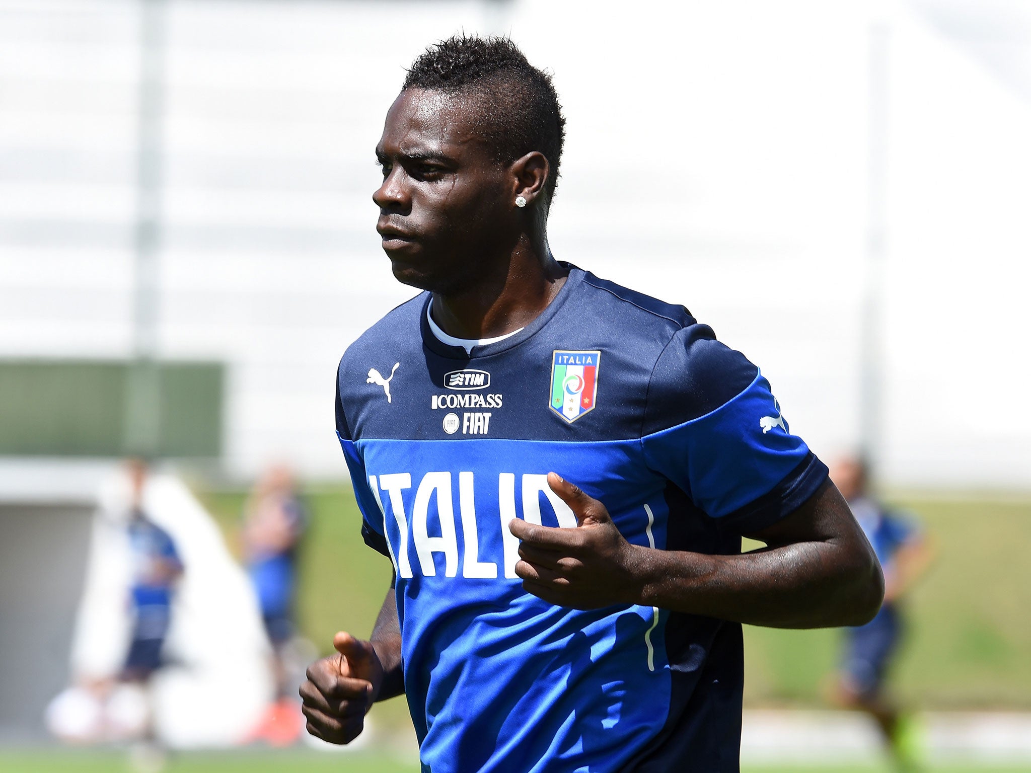 AC Milan are willing to listen to offers of around £30m for Arsenal target Mario Balotelli