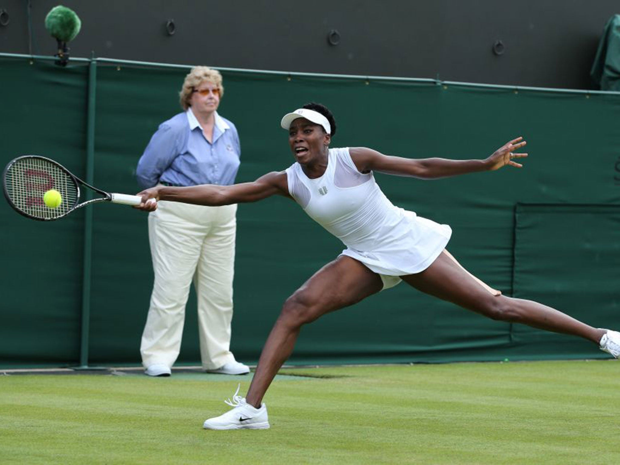 Venus Williams stretches for a return in her hard-earned first-round win over Maria-Teresa Torro-Flora