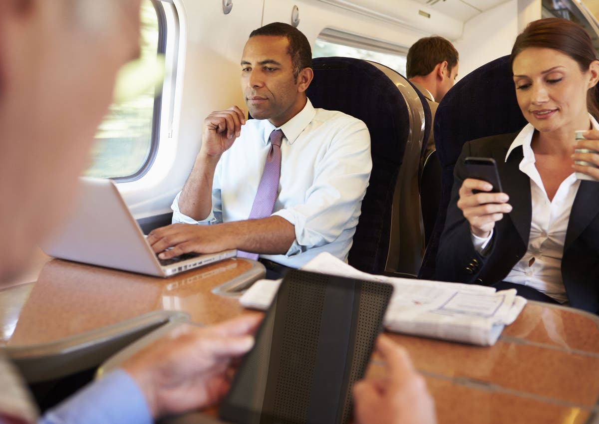 EE is worst network for London commuters using 3G | The Independent ...