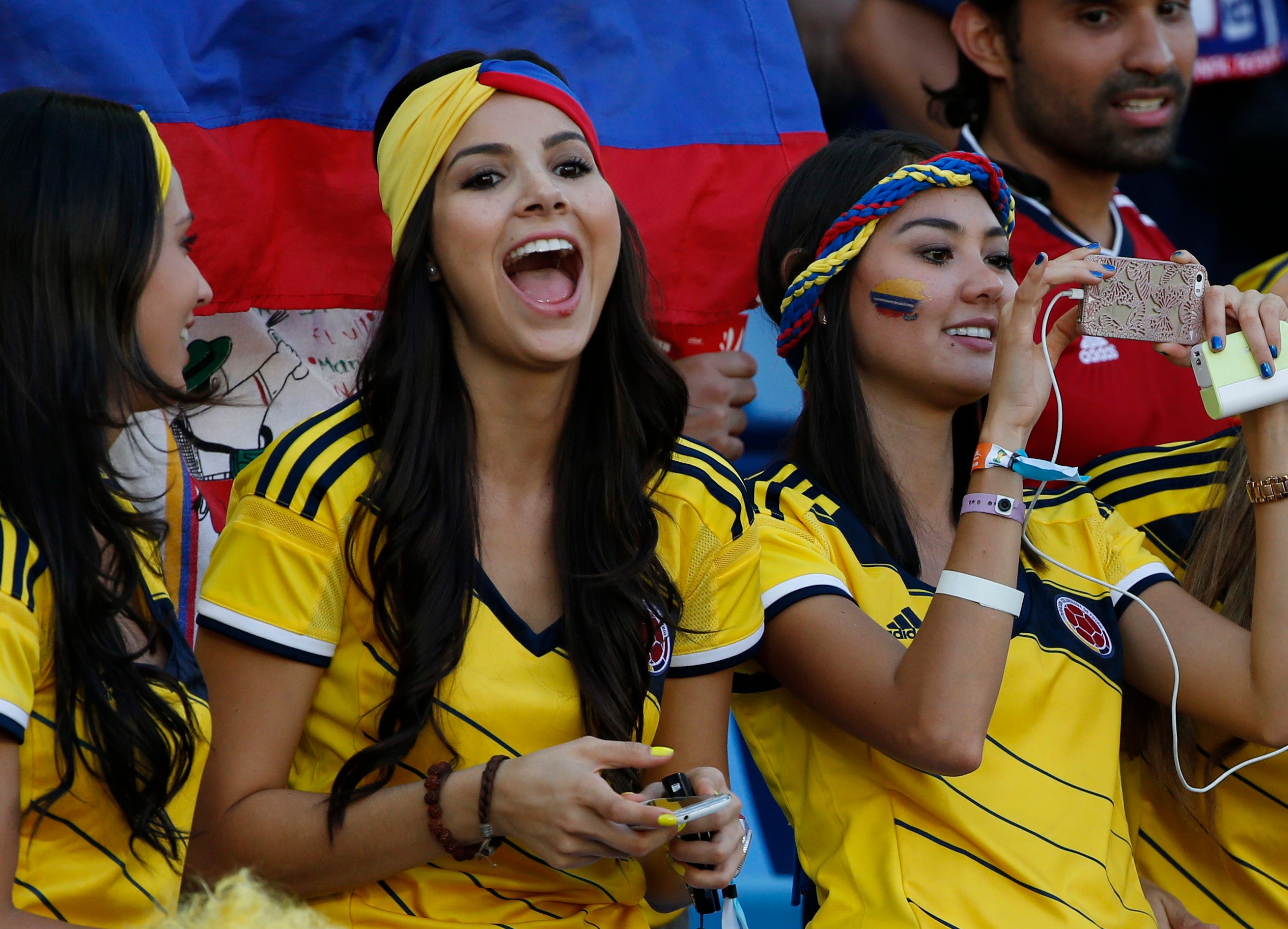Colombia's fans cheer before the start of their 2014 World Cup Group C soccer match against Japan at the Pantanal arena in Cuiaba June 24, 2014.