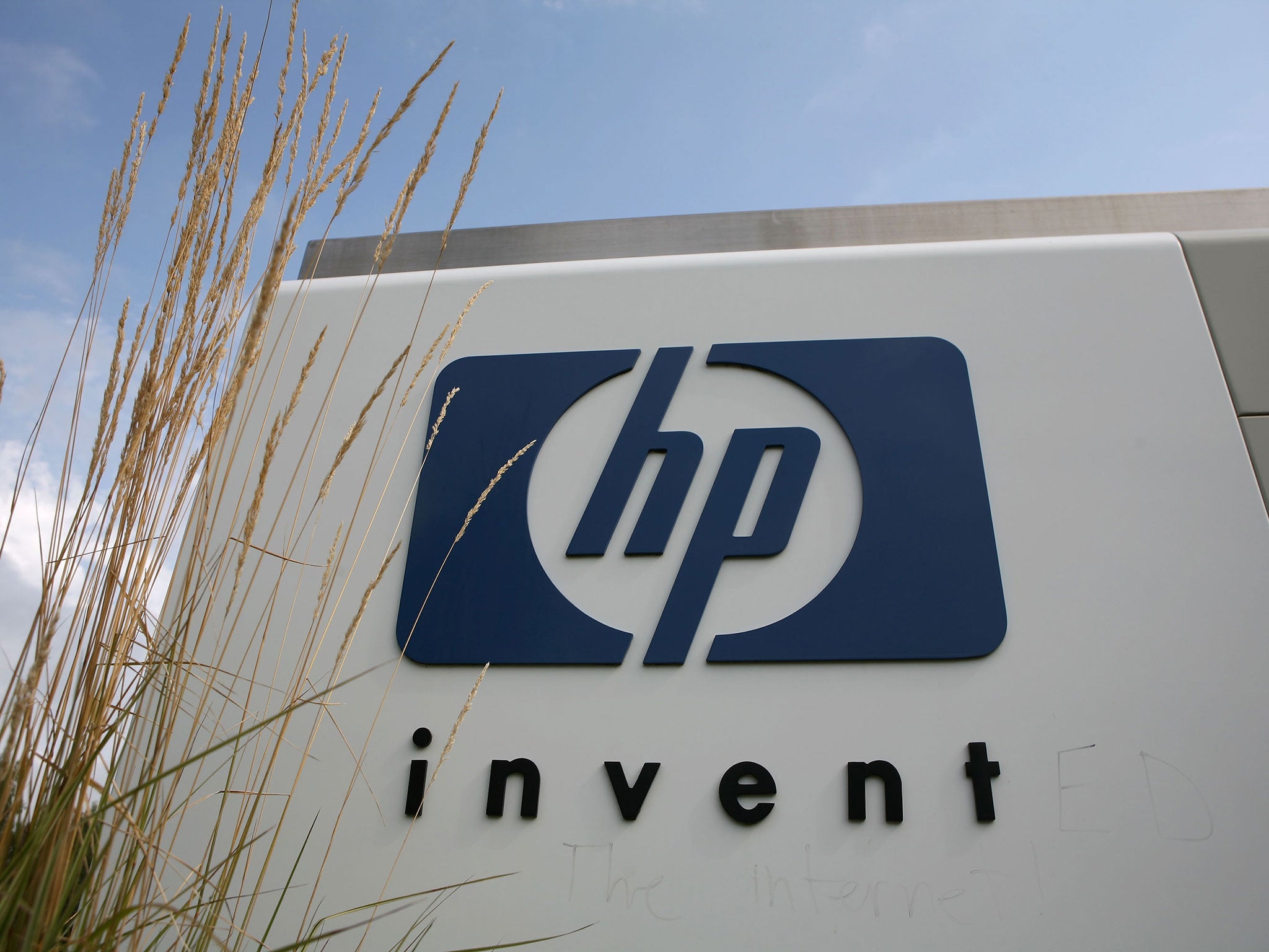 Hewlett-Packard was paid £140m a month last year by the Department of Work and Pensions and the Ministry of Justice