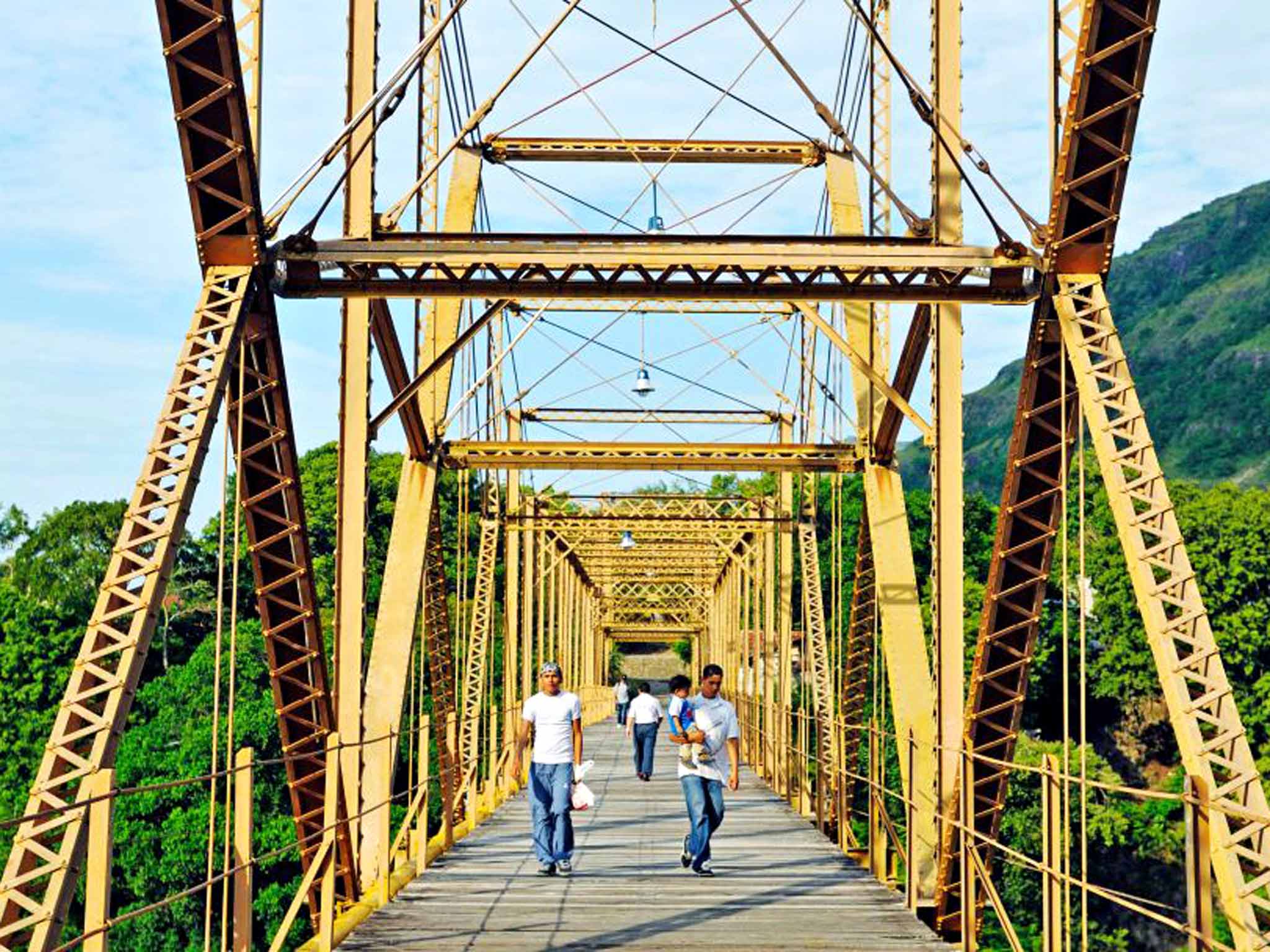 The bridge over the Magdalena River