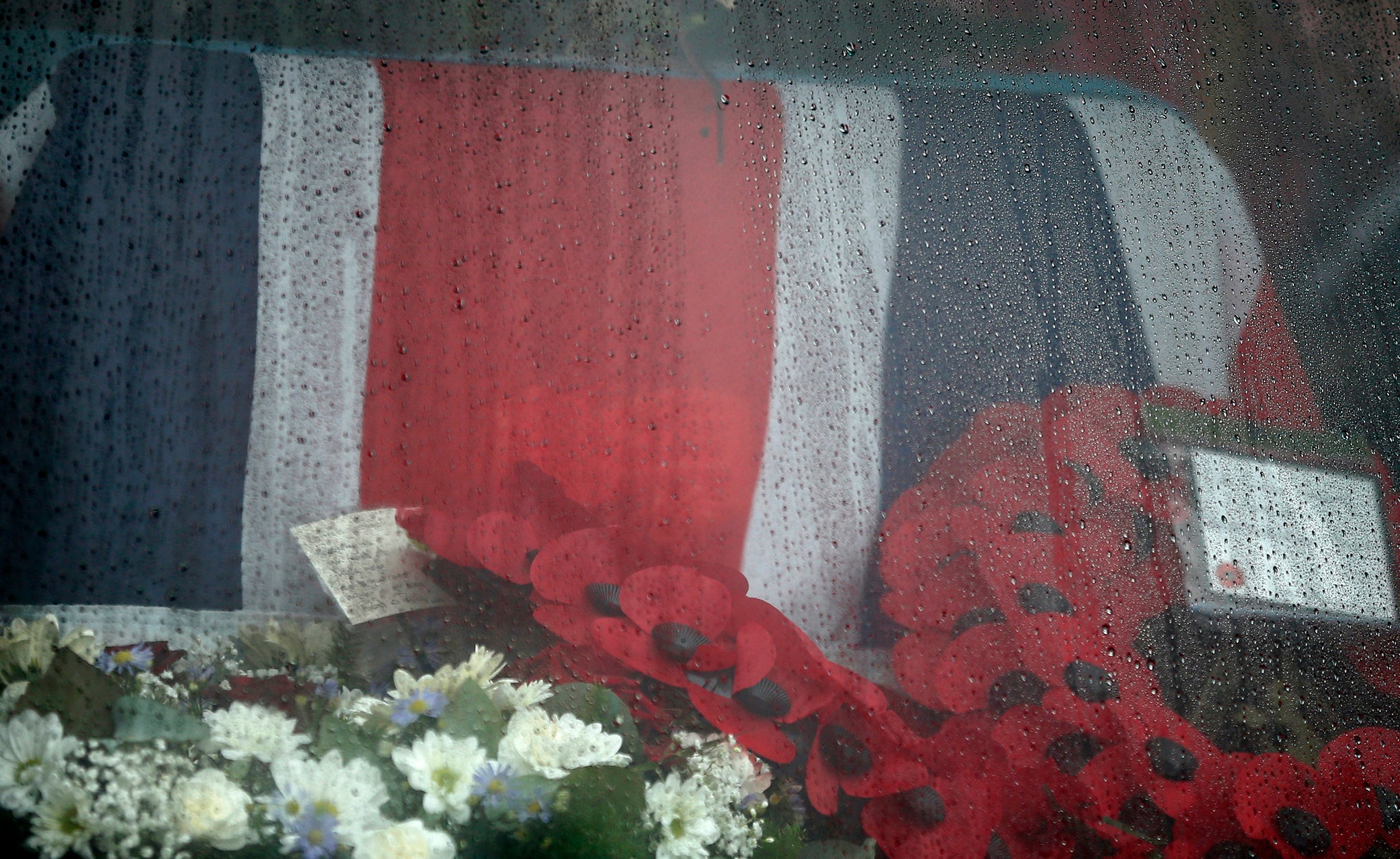Hundreds of mourners attended the funeral of an RAF veteran
