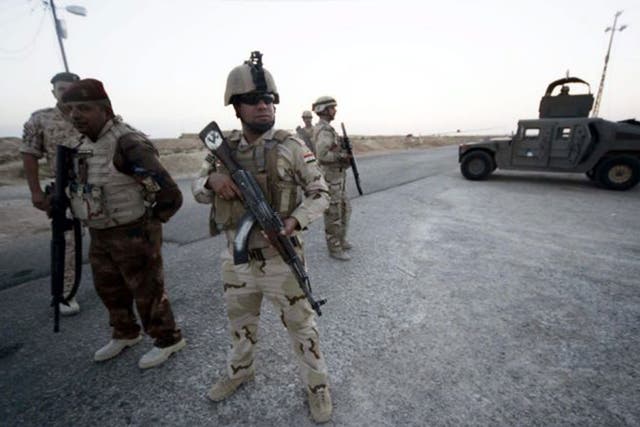 Iraqi soldiers near the border with Saudi Arabia 