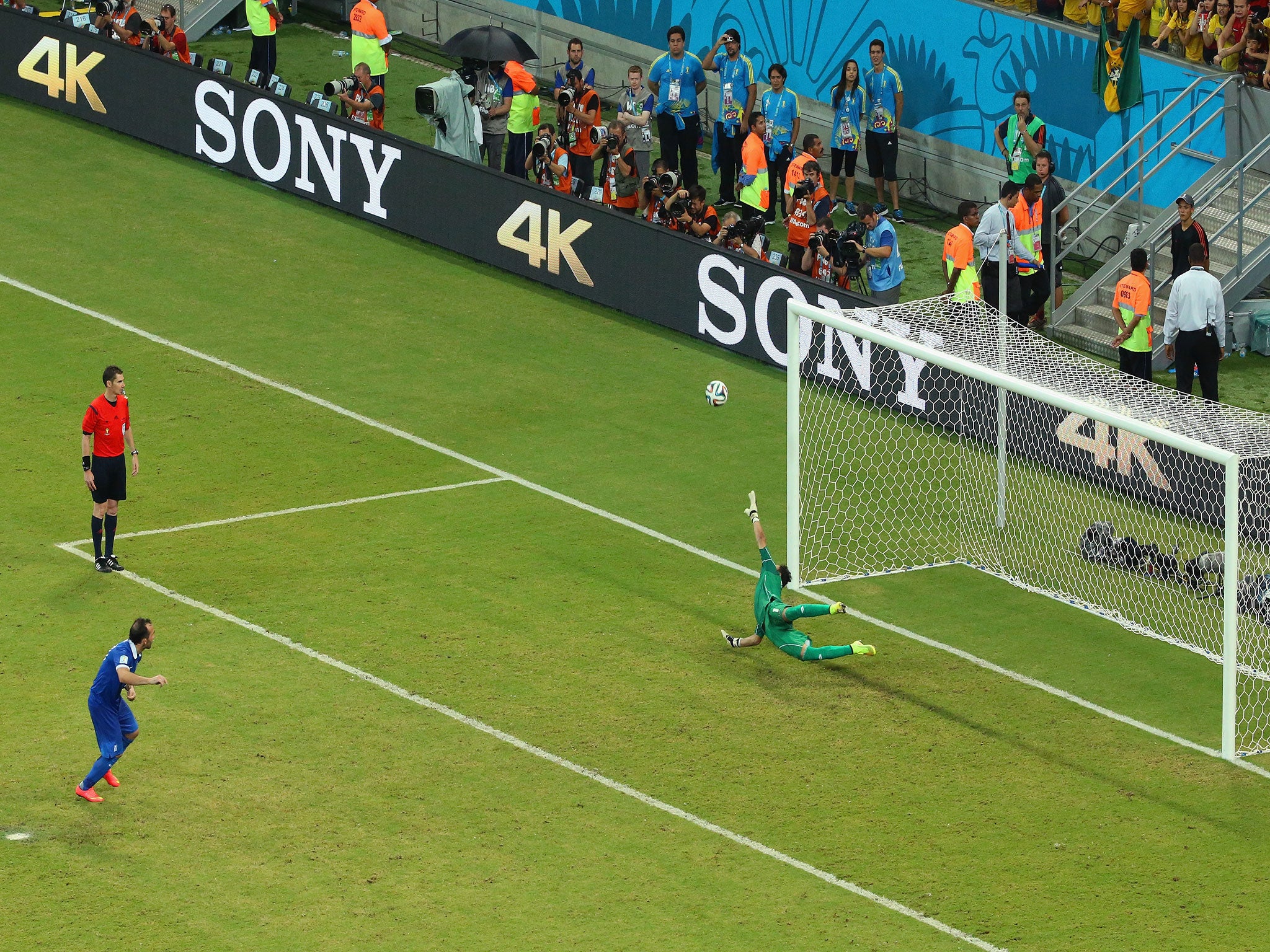 Keylor Navas saves Theofanis Gekas' effort in the penalty shootout between Costa Rica and Greece in the World Cup second round