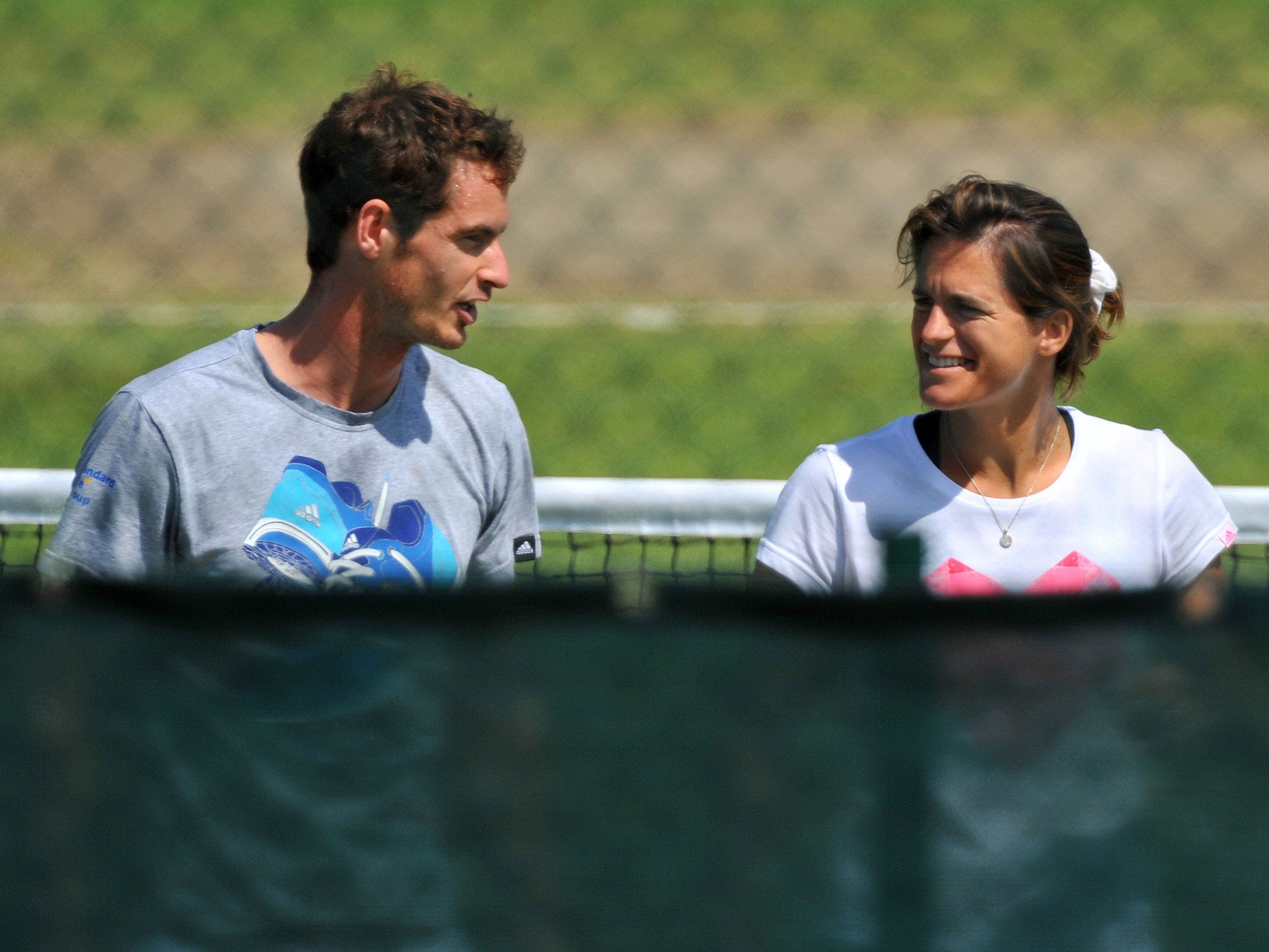 Britain's Andy Murray (L) talks with his French coach Amelie Mauresmo (R) during a session on the practice courts in Wimbledon.