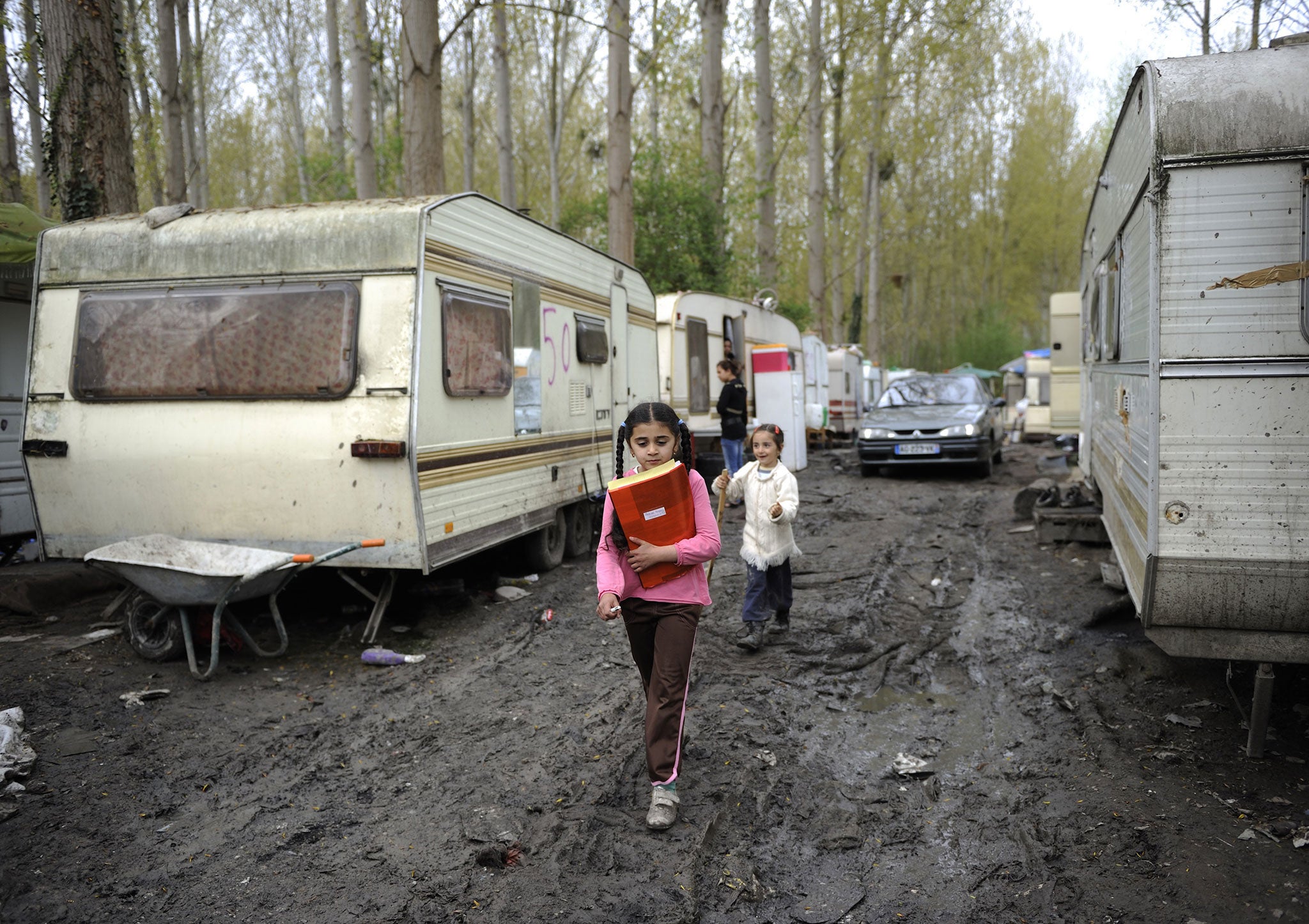 Roma children in France face frequent evictions from their homes