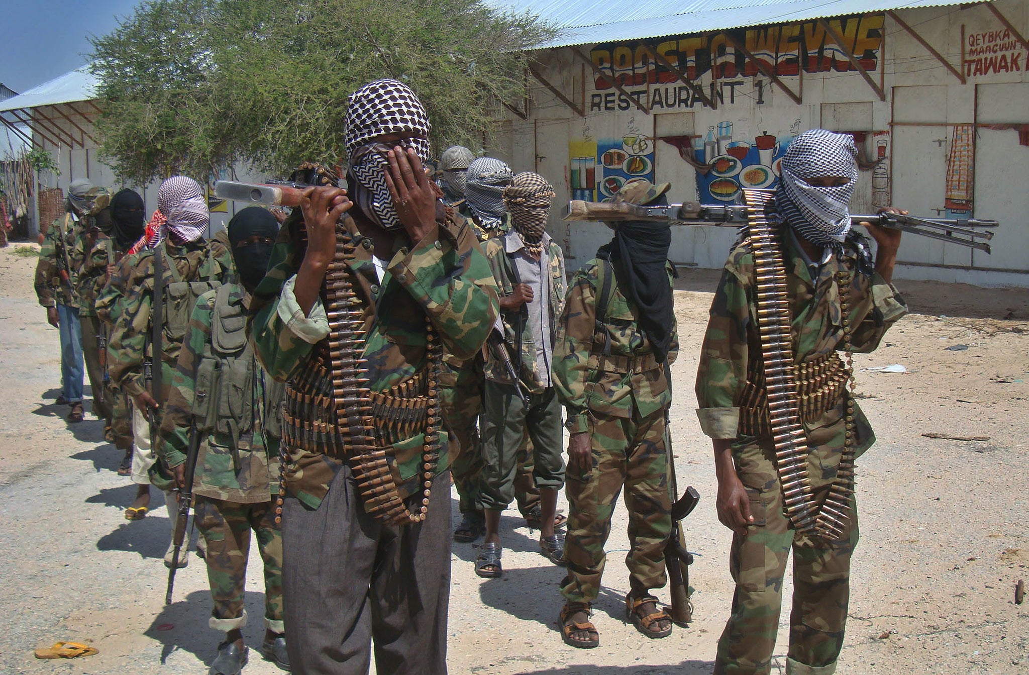 A woman in Somalia has been shot by dead by Islamist militants for refusing to wear a veil, her relatives have said.