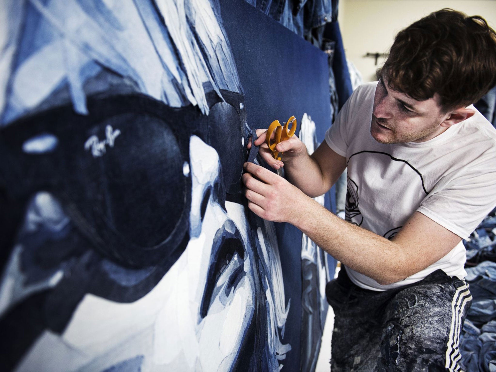 Denim artist Ian Berry at work © Emil Langvad