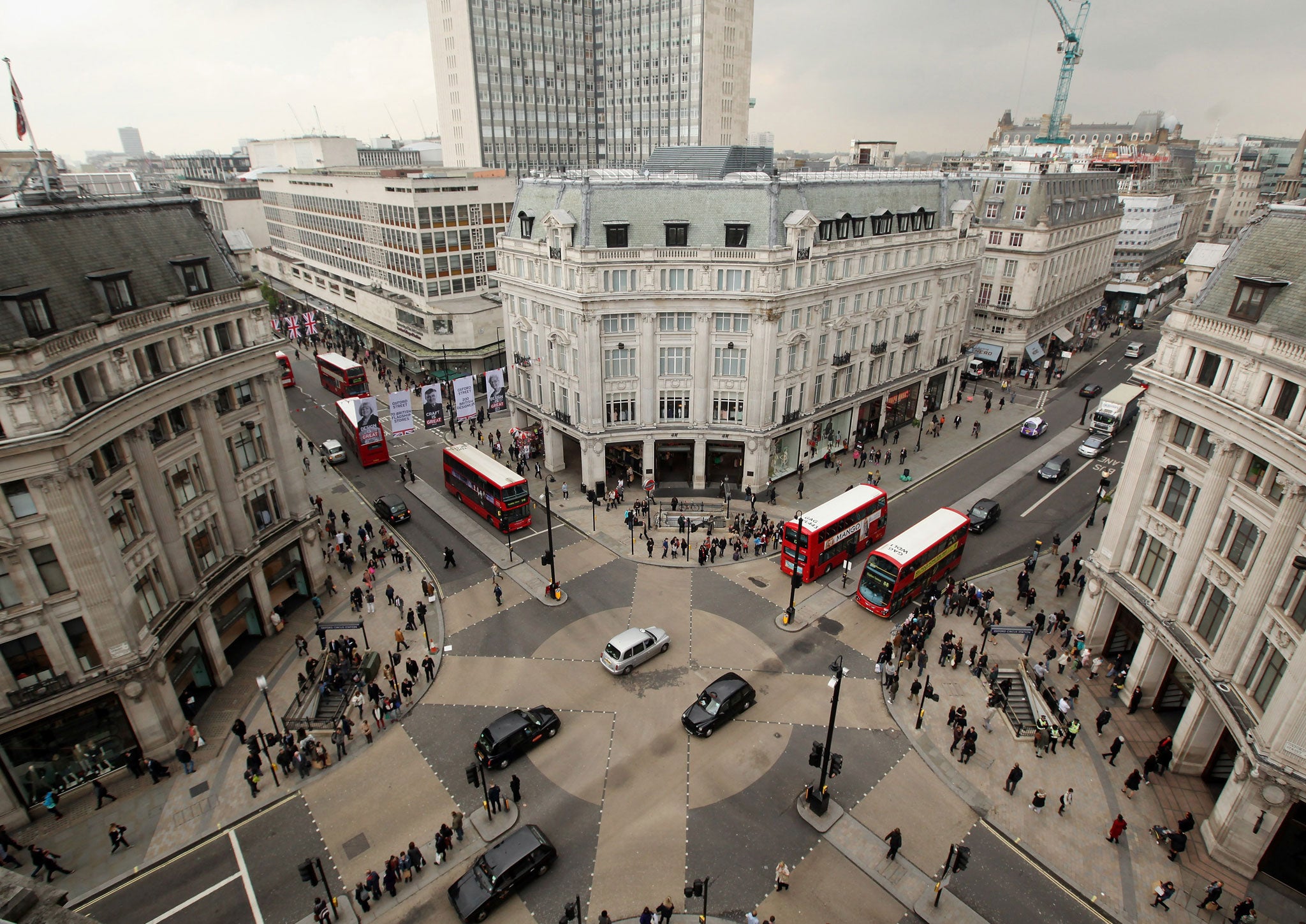 Oxford Circus' 'wall of buses' contributes to the high NO2 levels