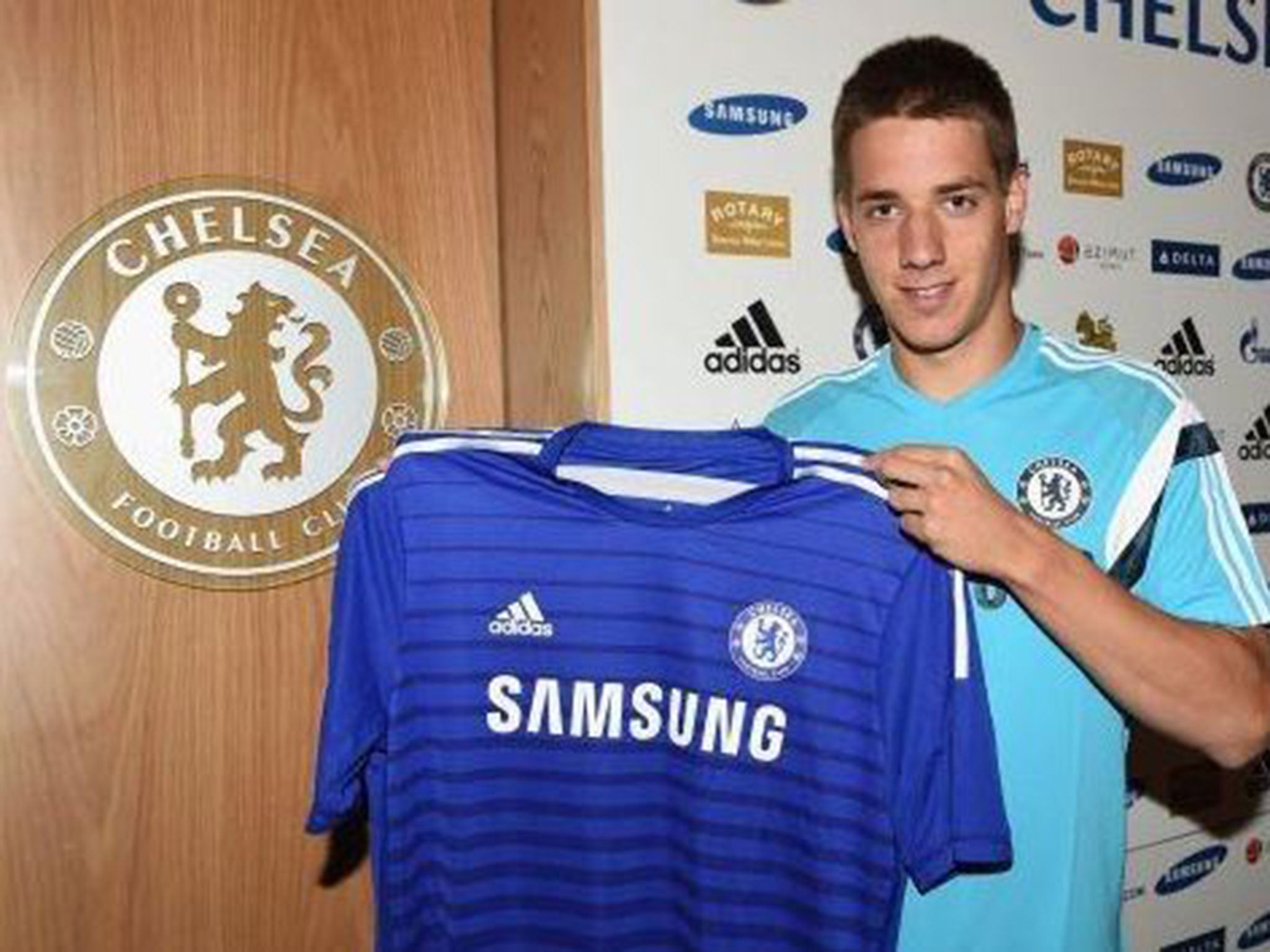 Chelsea have signed teenage midfielder Mario Pasalic from Hajduk Split