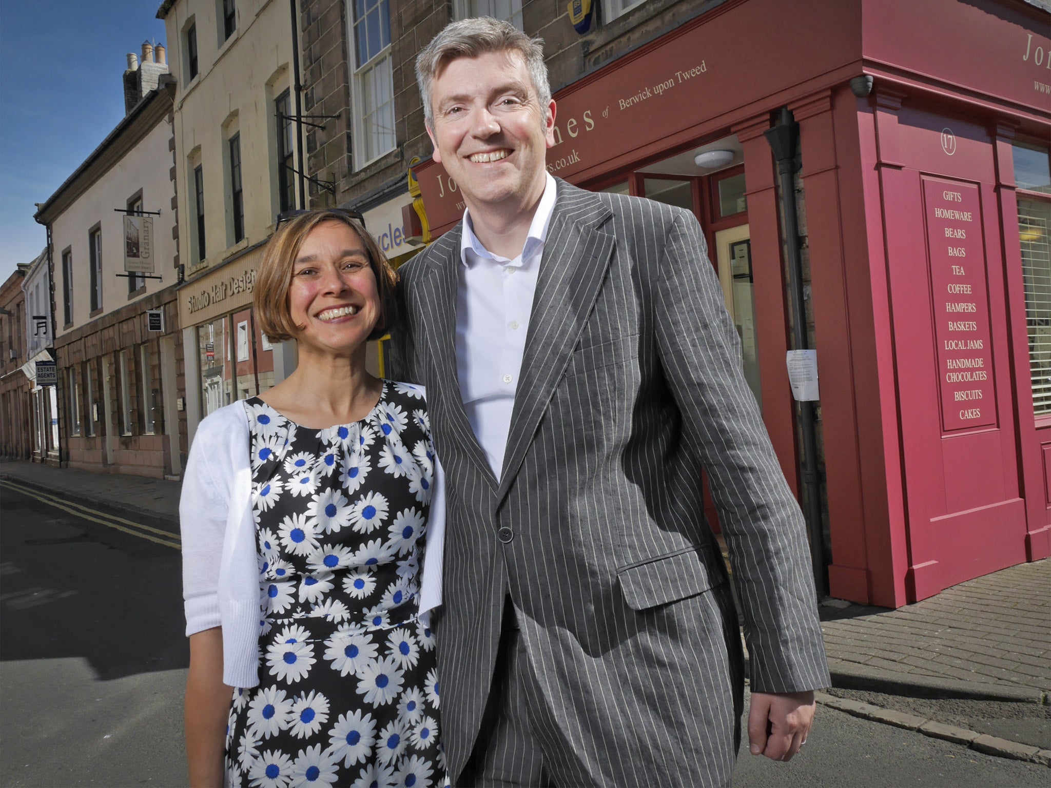 Gavin and Gail Jones, outside their shop in Berwick-upon-Tweed, fear the impact of a Yes vote