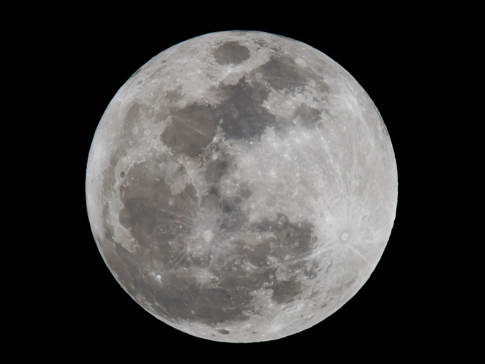 The 'supermoon' seen from Mexico city on 05 May 2012. Three supermoons will be visible from the UK this summer. 