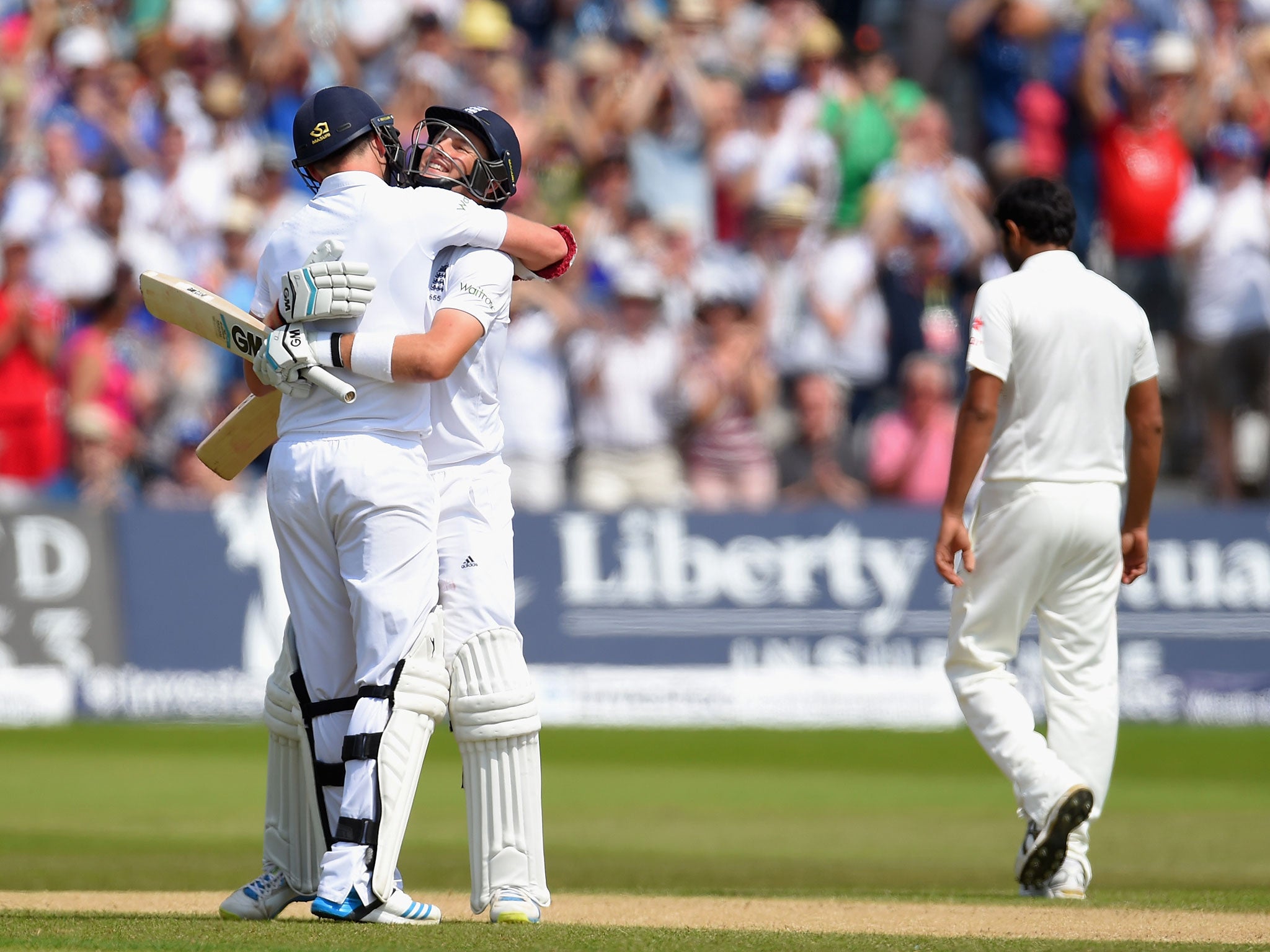 Joe Root and James Anderson celebrate their record-beaking partnership