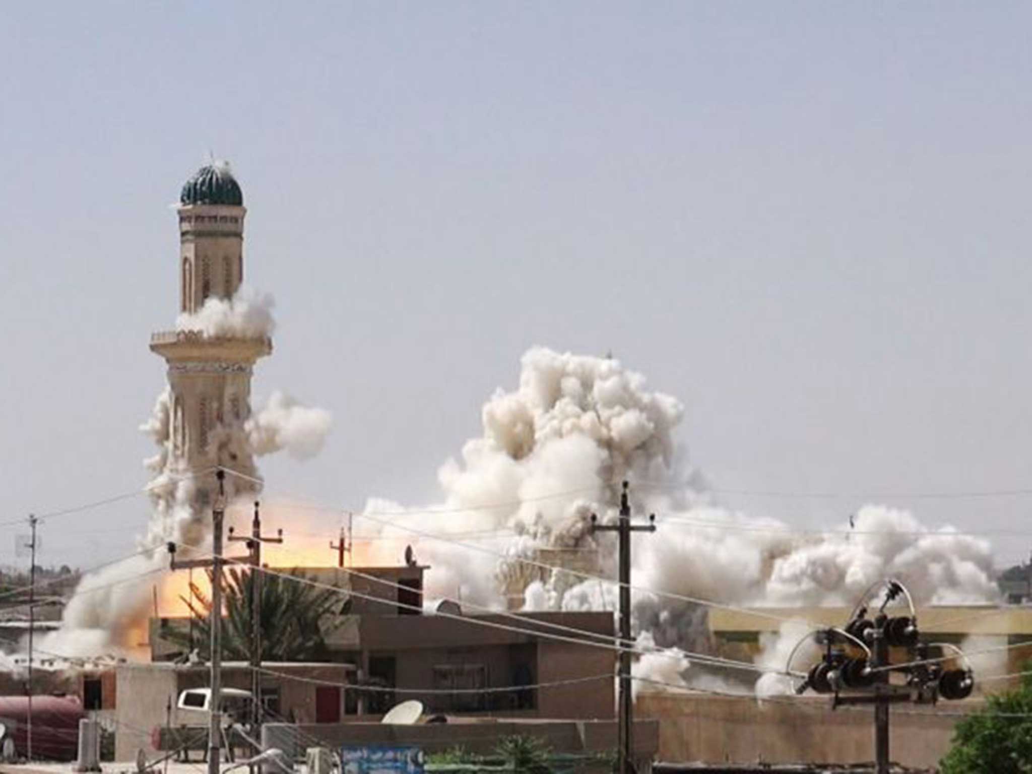 The Shia Al-Qubba Husseiniya mosque in Mosul explodes