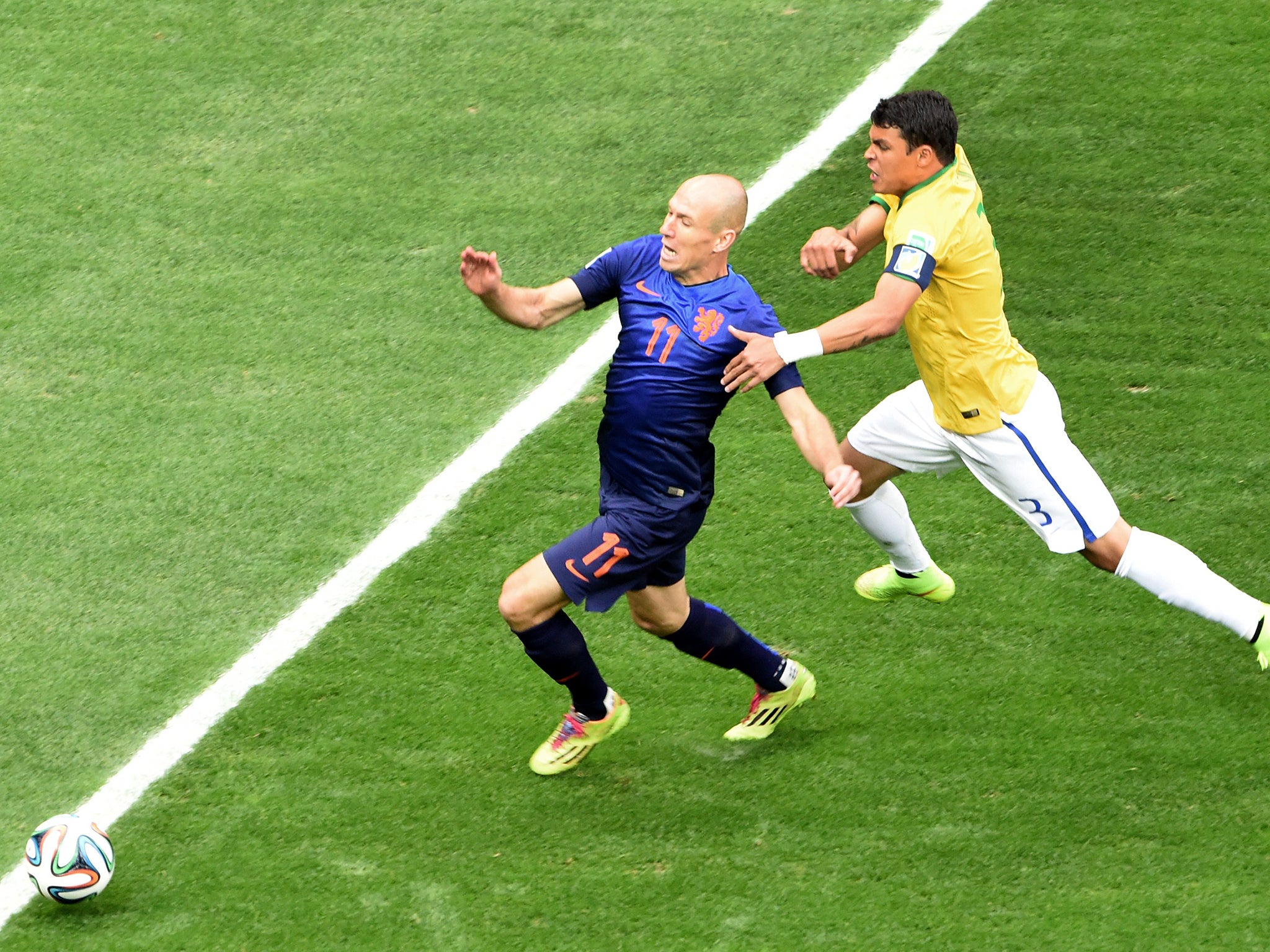 Thiago Silva pulls Arjen Robben back to concede a penalty