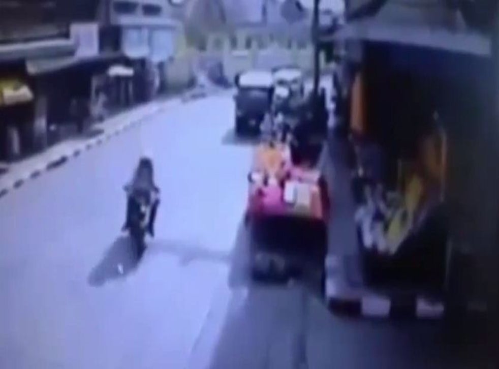 Motorcyclist in Thailand cheats death after riding past ...