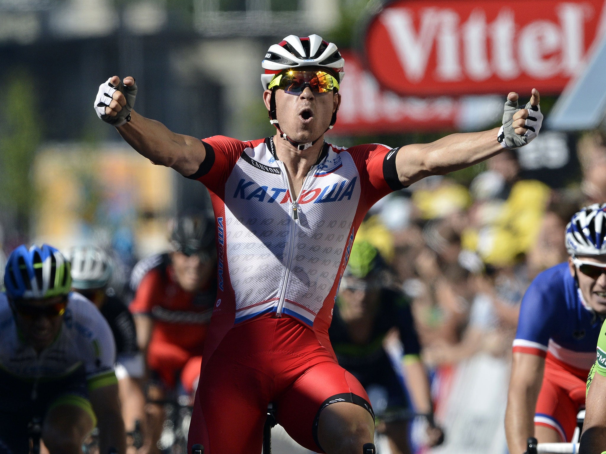 Norway's Alexander Kristoff (C) celebrates as he crosses the finish line at the end of the 185.5 km twelfth stage of the 101st edition of the Tour de France cycling race on July 17, 2014