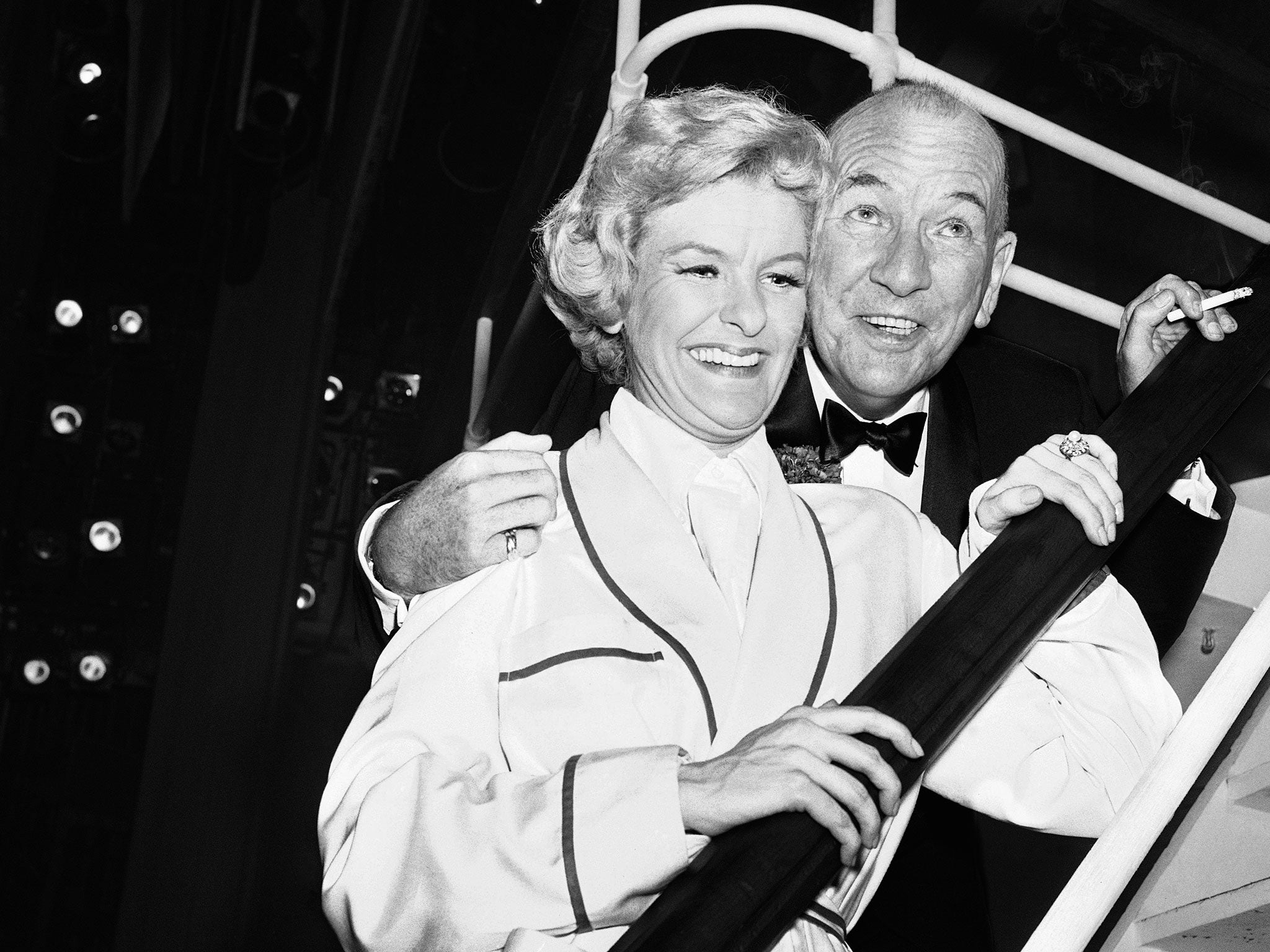 Stritch and Noël Coward backstage after the Broadway opening of ‘Sail Away’ in 1961; he wrote the part of Mimi Paragon for her