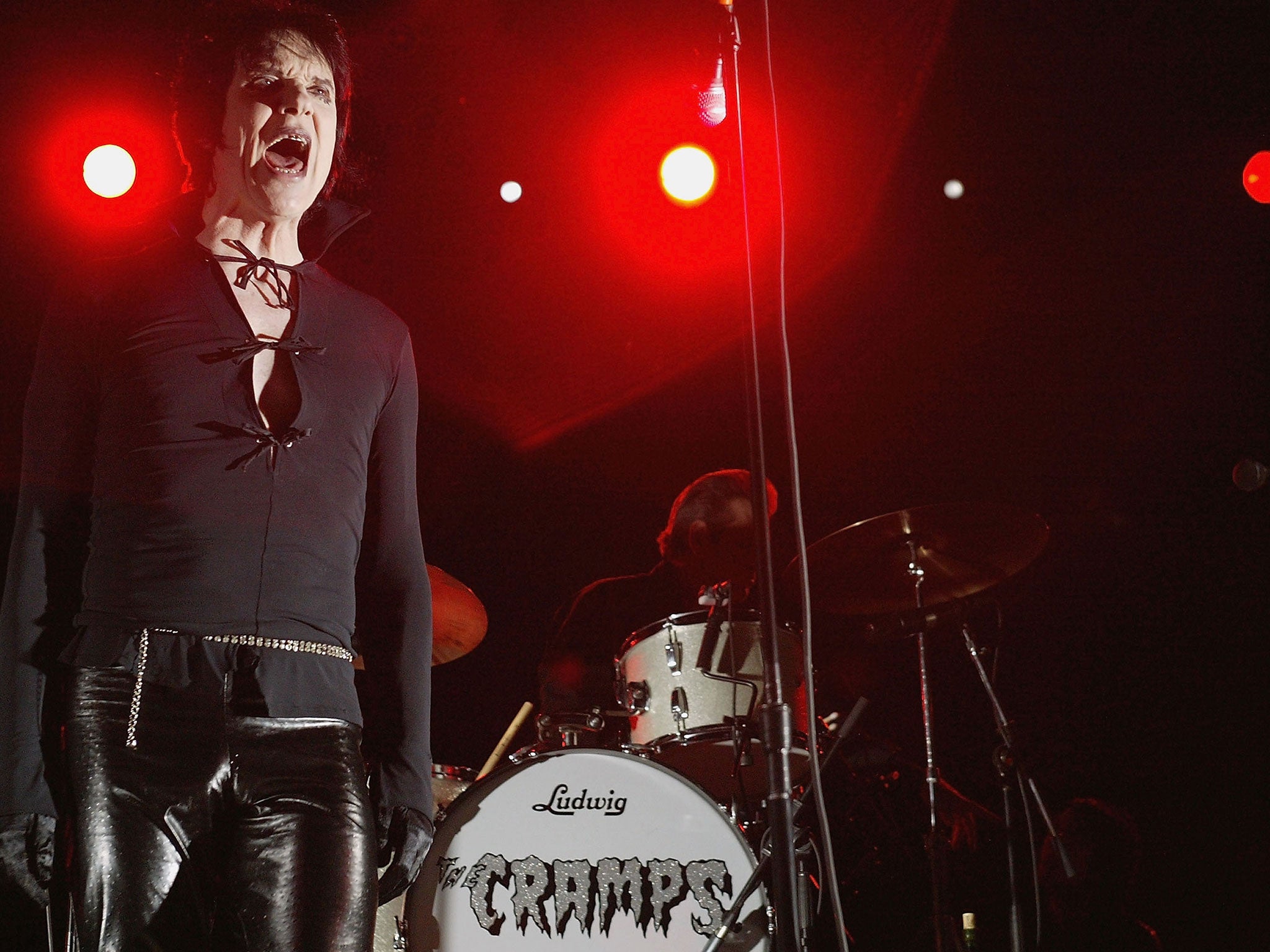 Lux Interior of The Cramps on stage in 2004 (Getty)
