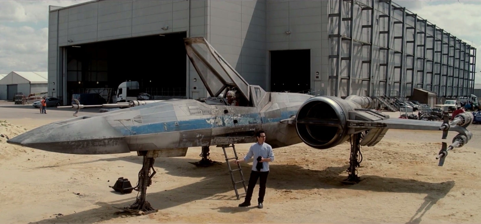 JJ Abrams shows off the new X-Wing