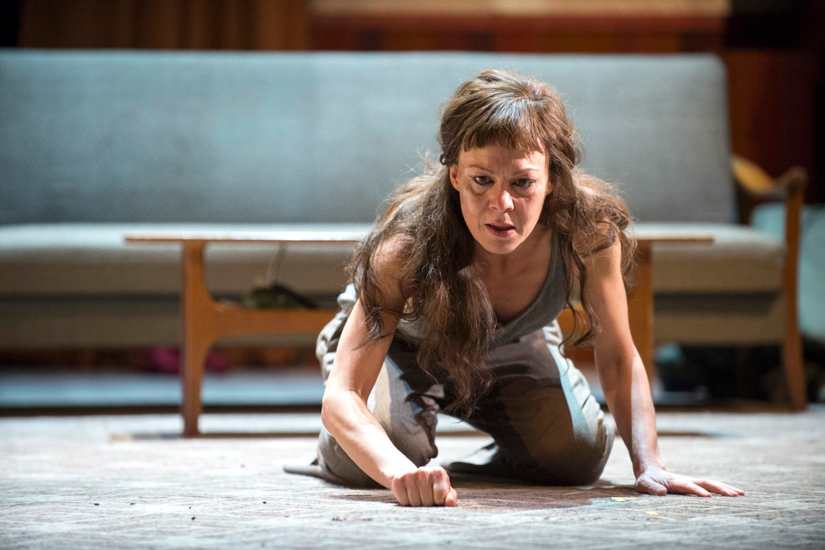 Medea, National Theatre, review: Unforgettable and horribly gripping ...