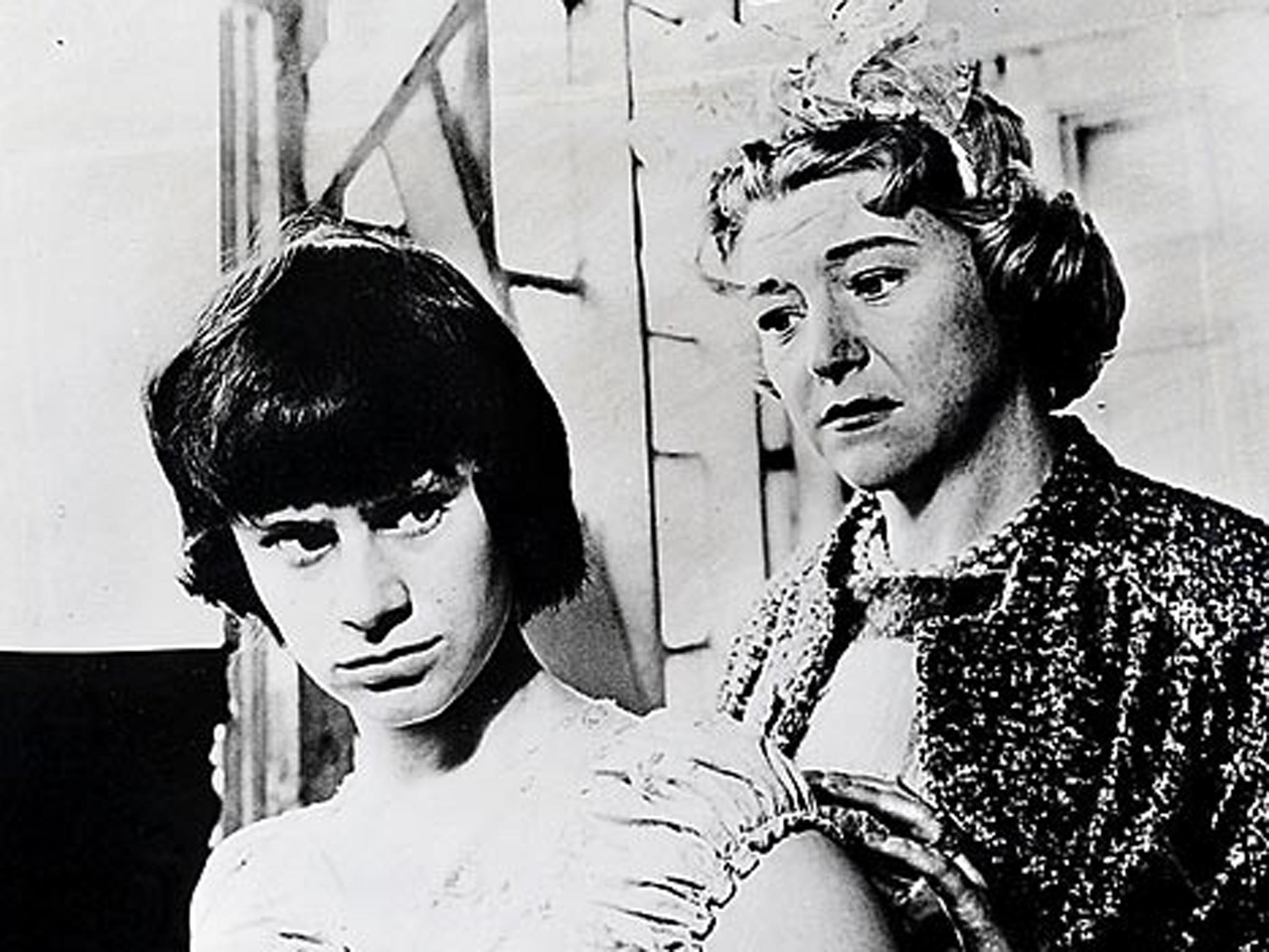 Dora Bryan in 1961 with Rita Tushingham in 'A Taste of Honey'
