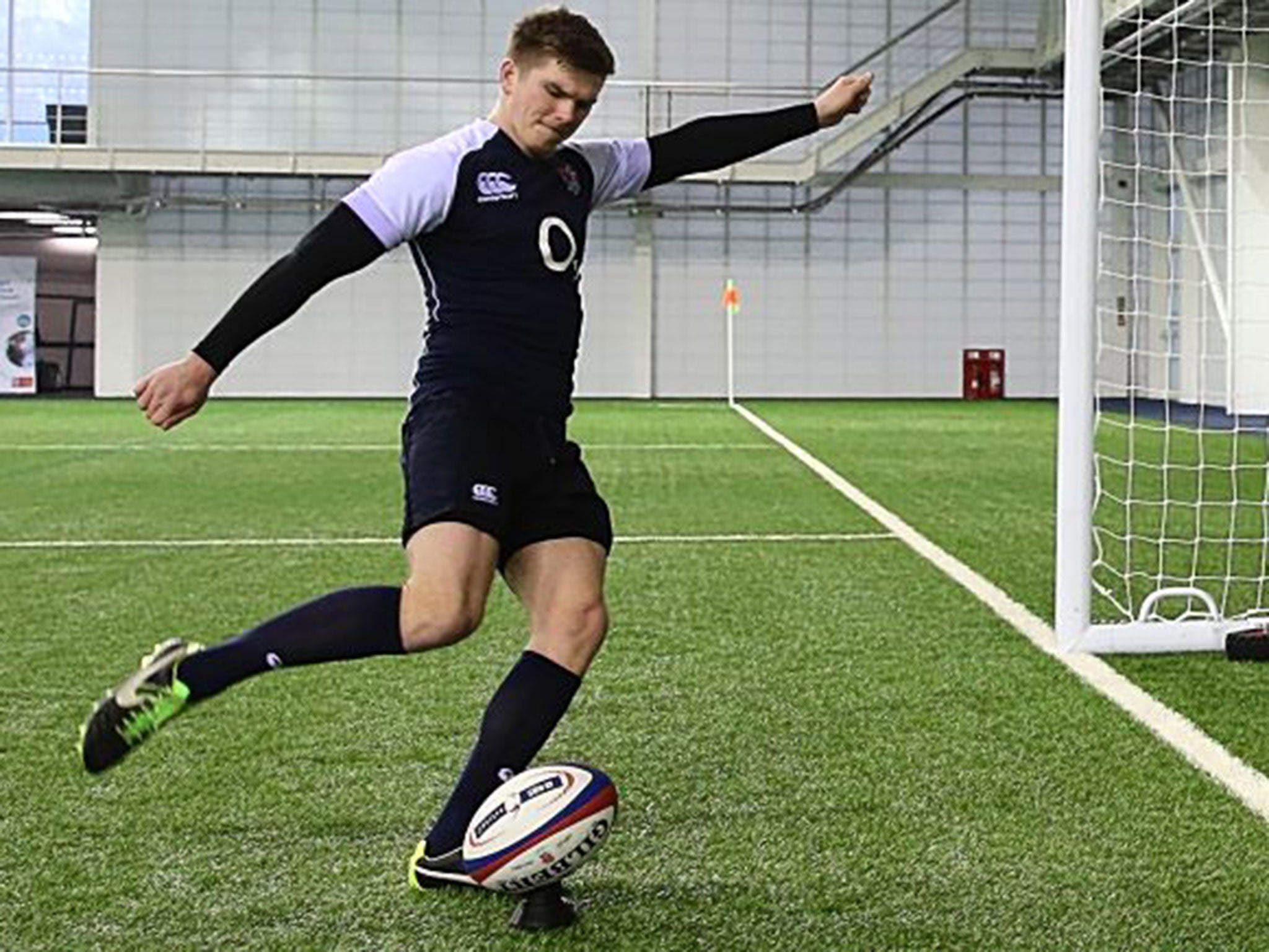 Owen Farrell tests out the facilities at St George's Park
