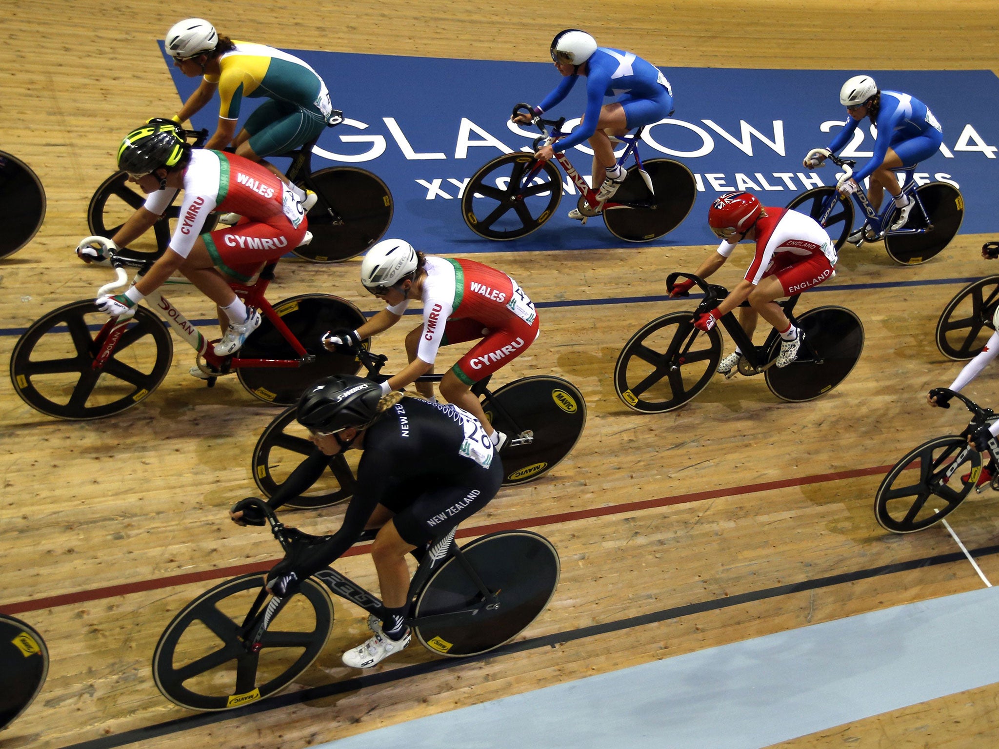 Laura Trott, red helmet, in the middle of the pack during the women’s 25km points race, in which she won the gold medal