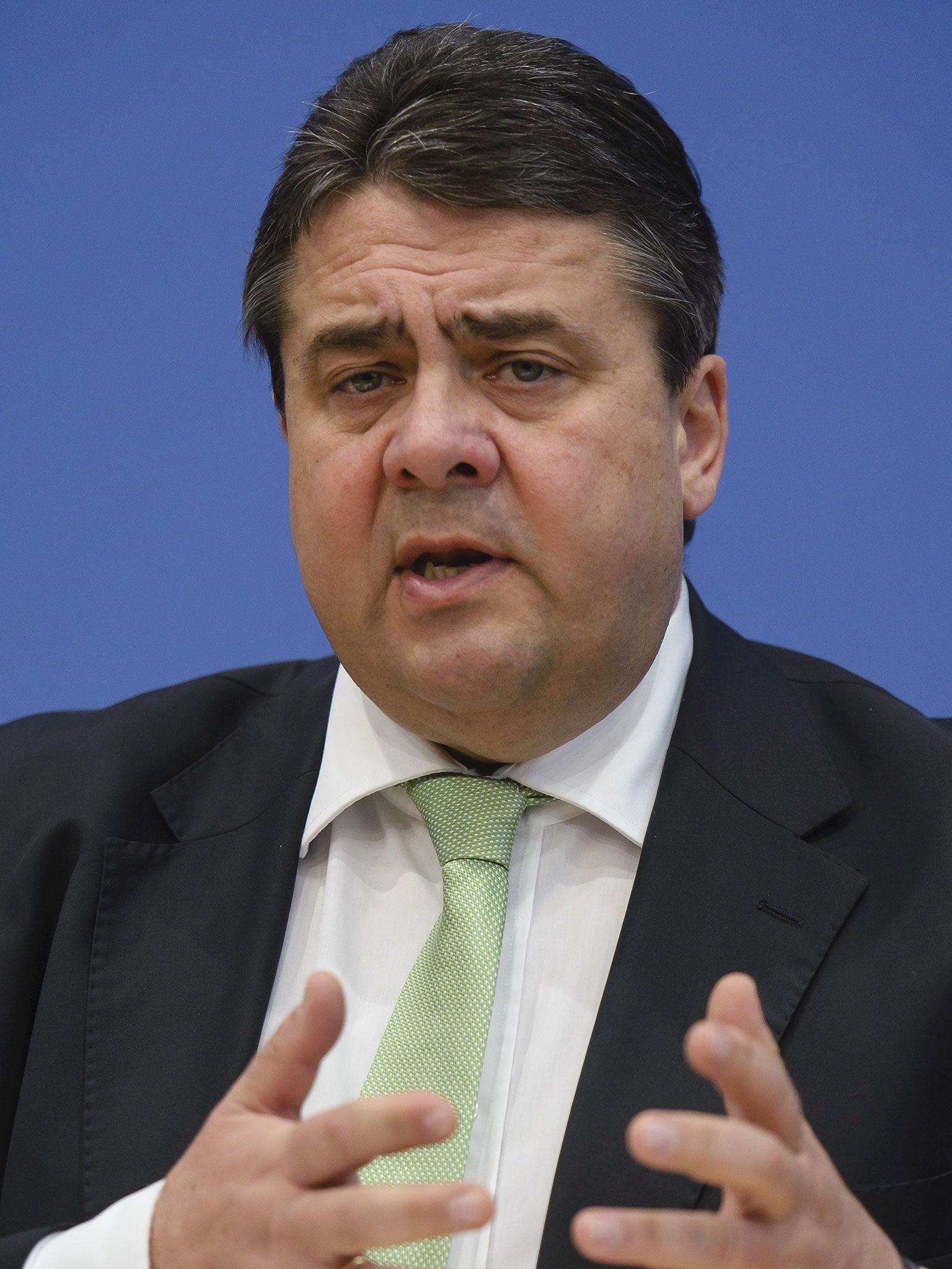 Sigmar Gabriel’s popularity falls ways behind Merkel’s