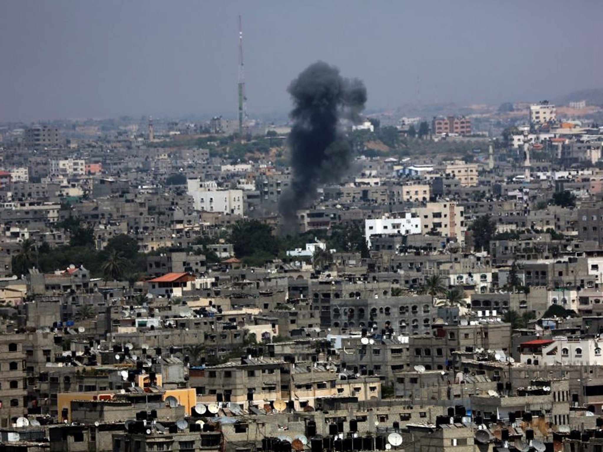 Smoke rises after an Israeli airstrike in the east of Gaza City, 28 July 2014.