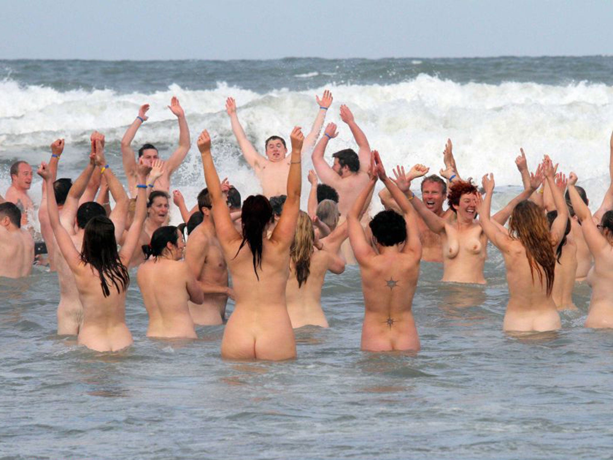 400 people brave souls take part in a record-breaking skinny-dipping event at Llangennith in Wales in Jun 2011