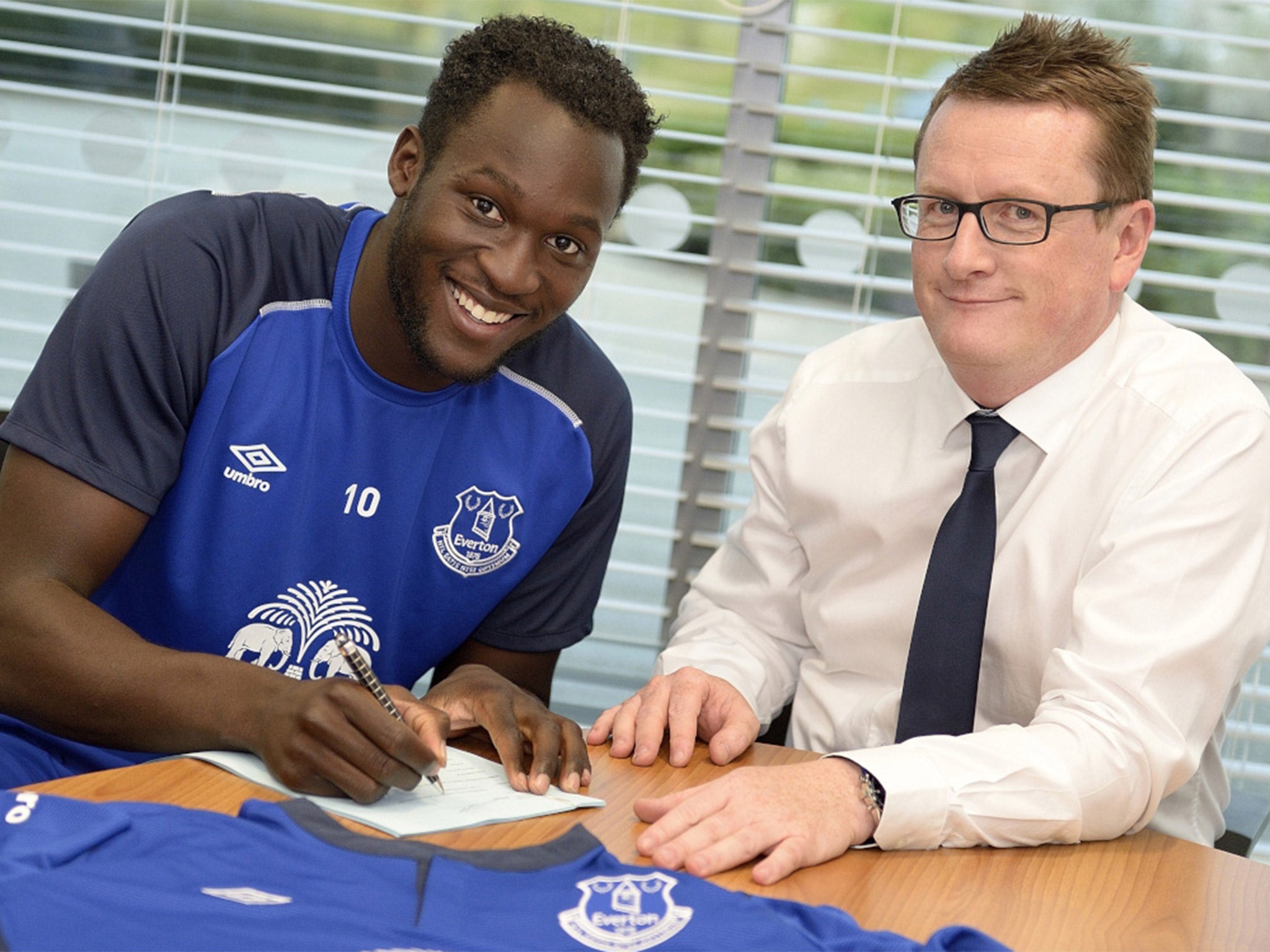 Romelu Lukaku puts pen to paper (PA)