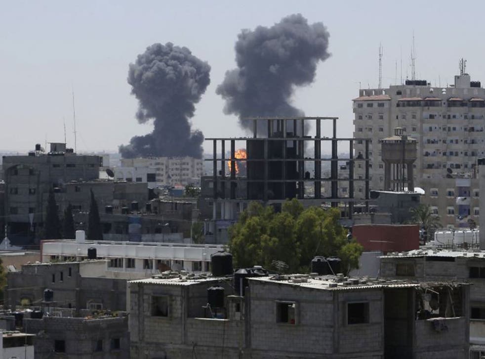 Smoke and flames are seen following what witnesses said were Israeli air strikes in Rafah in the southern Gaza Strip August 1, 2014. 