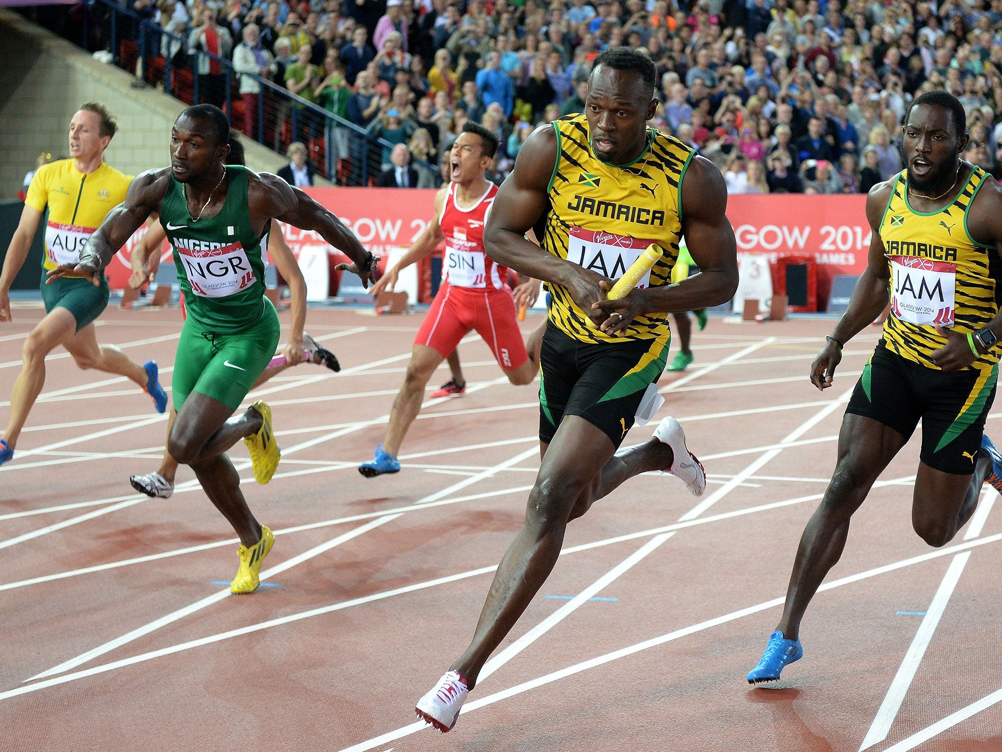 Usain Bolt powers forward in the delay