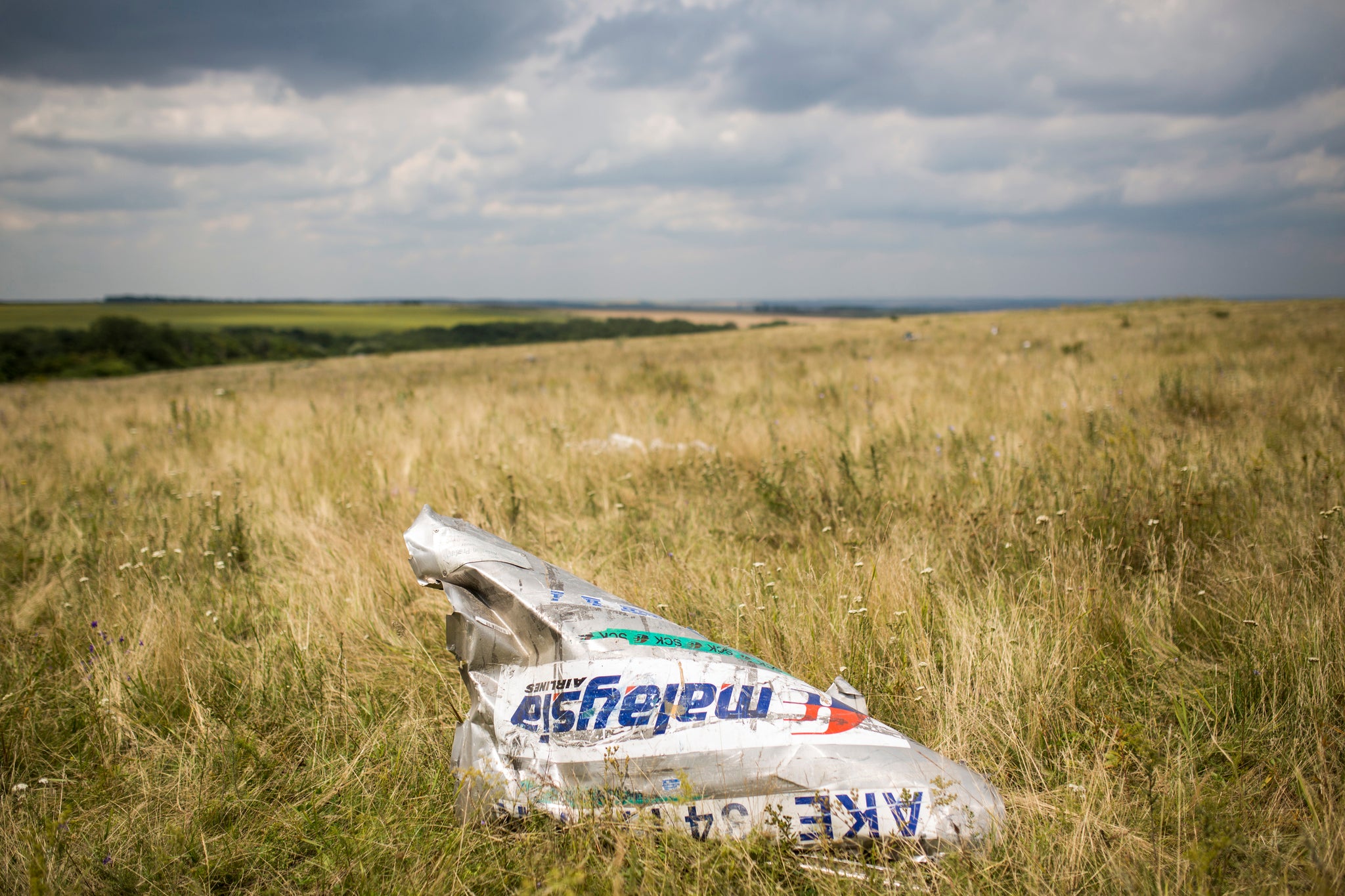 Wreckage from Malaysia Airlines flight MH17 lies in a field in Grabovo, Ukraine. (Photo by Rob Stothard/Getty Images)