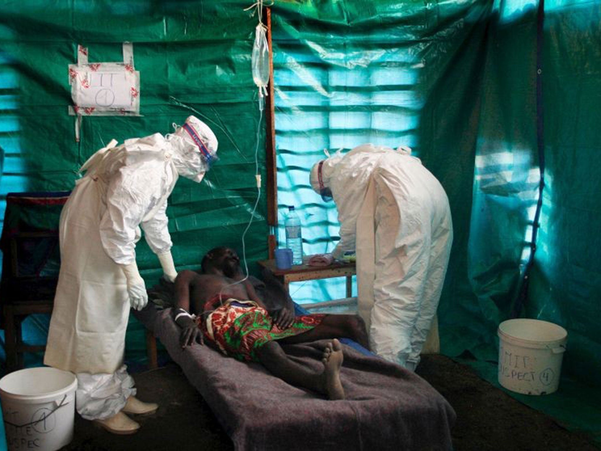 Doctors from Médecins Sans Frontières treat a patient suspected to have the Ebola virus in 2007 in Congo