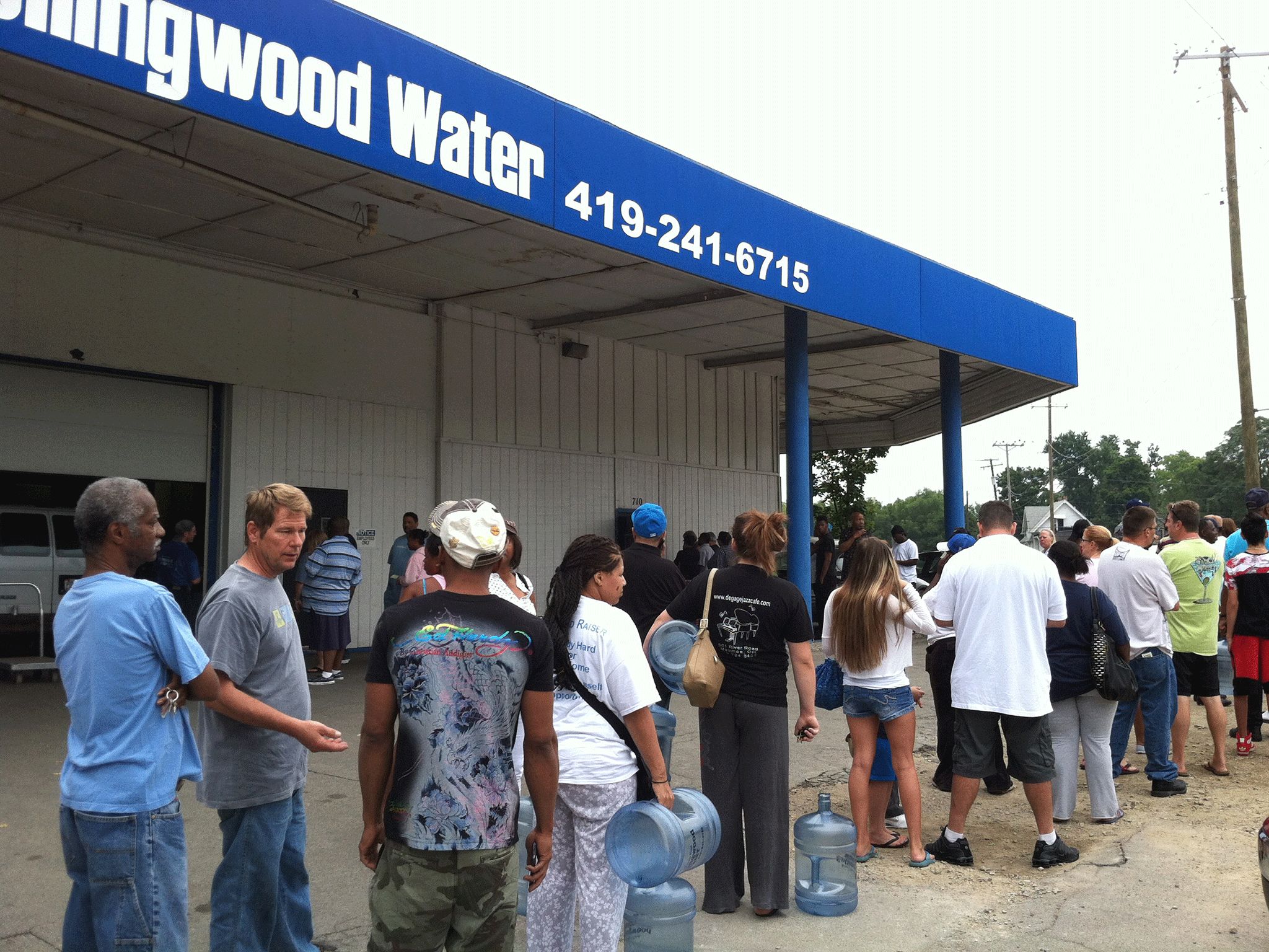 Residents in Toledo line up for water on Saturday, August 2, after a state of emergency was declared in northwest Ohio