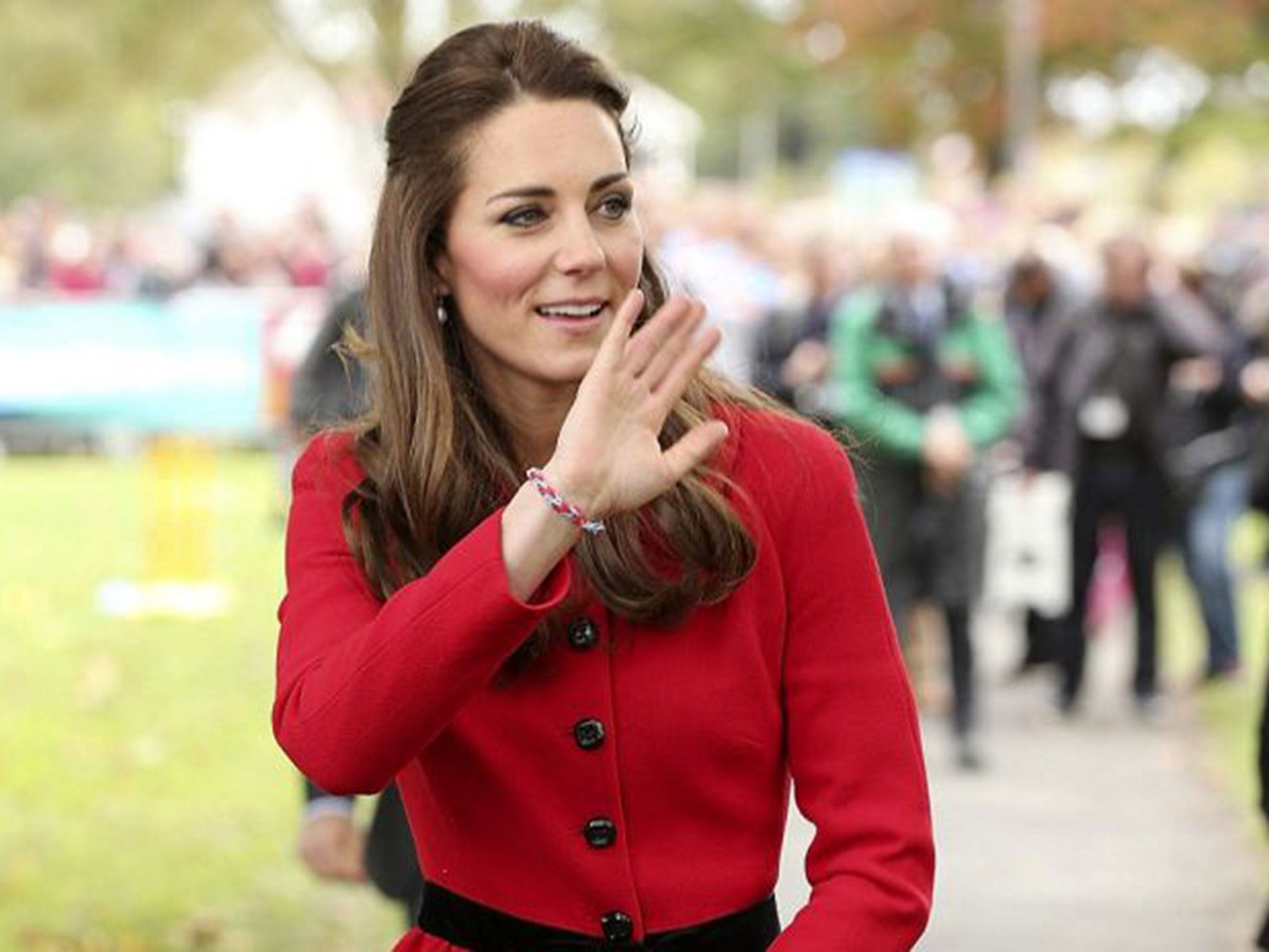 Duchess of Cambridge wears loom bracelets during her New Zealand tour