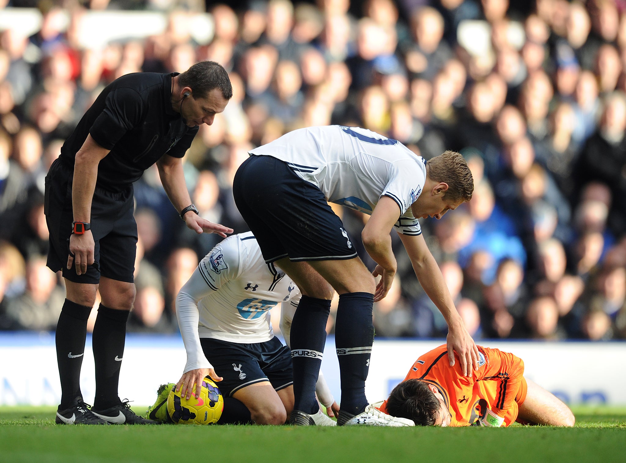 Hugo Lloris was knocked out against Everton