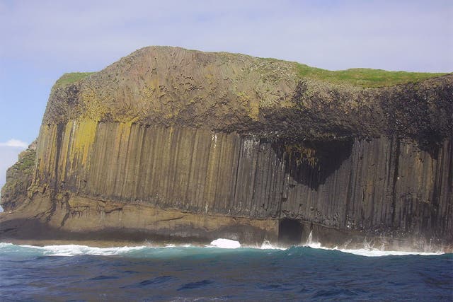 Naturally-occurring basalt columns lead down to Fingal’s Cave, a cathedral-like space admired by musicians and artists over the centuries, with eerily beautiful acoustics. Staffa Tours offer a round boat trip from Oban to Staffa National Nature Reserve, L