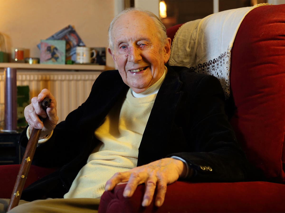 Harry Chapman Pincher dead: Legendary journalist dies aged 100 | The ...